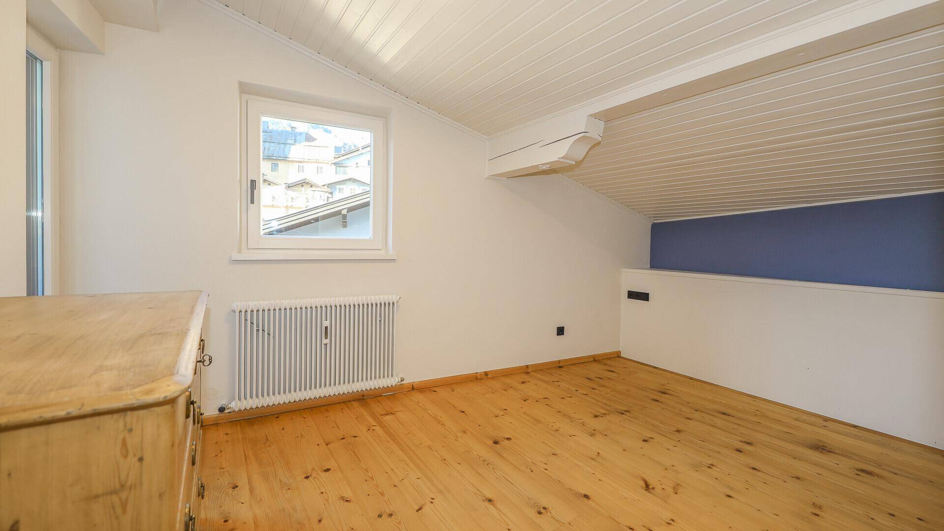 KITZIMMO-Dachgeschosswohnung mit Lift und Tiefgarage im Zentrum - Immobilien Kitzbühel.