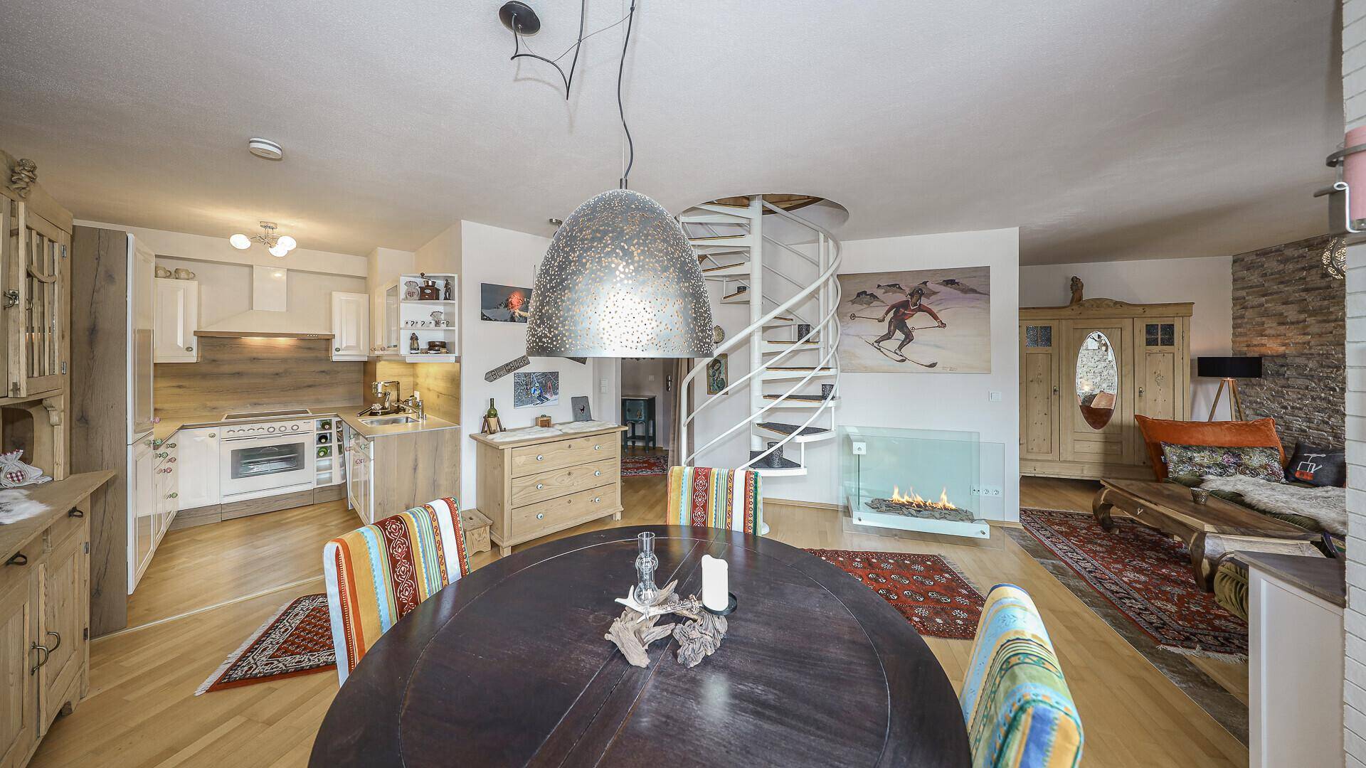 Dachgeschosswohnung mit Turmzimmer und Panorama-Ausblick - Ansicht 2