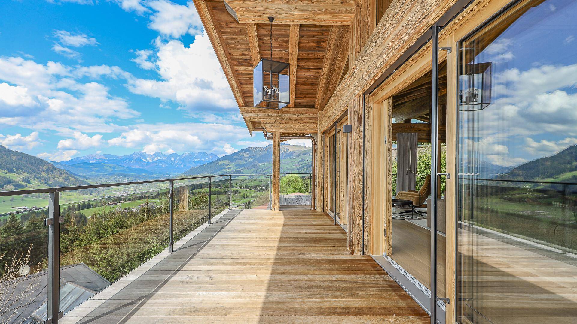 KITZIMMO-Luxusvilla in prominenter Toplage kaufen - Immobilien Aurach bei Kitzbühel.