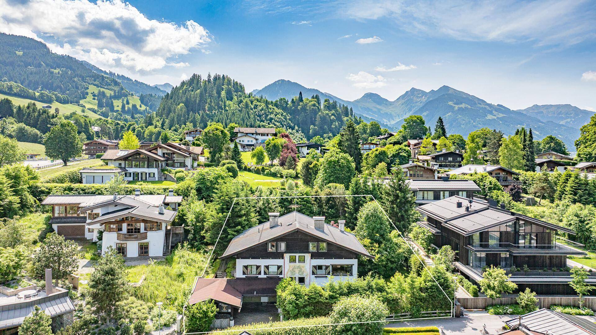 KITZIMMO-Baugrundstück mit Altbestand in Toplage auf der Bichlalm - Immobilien Kitzbühel.