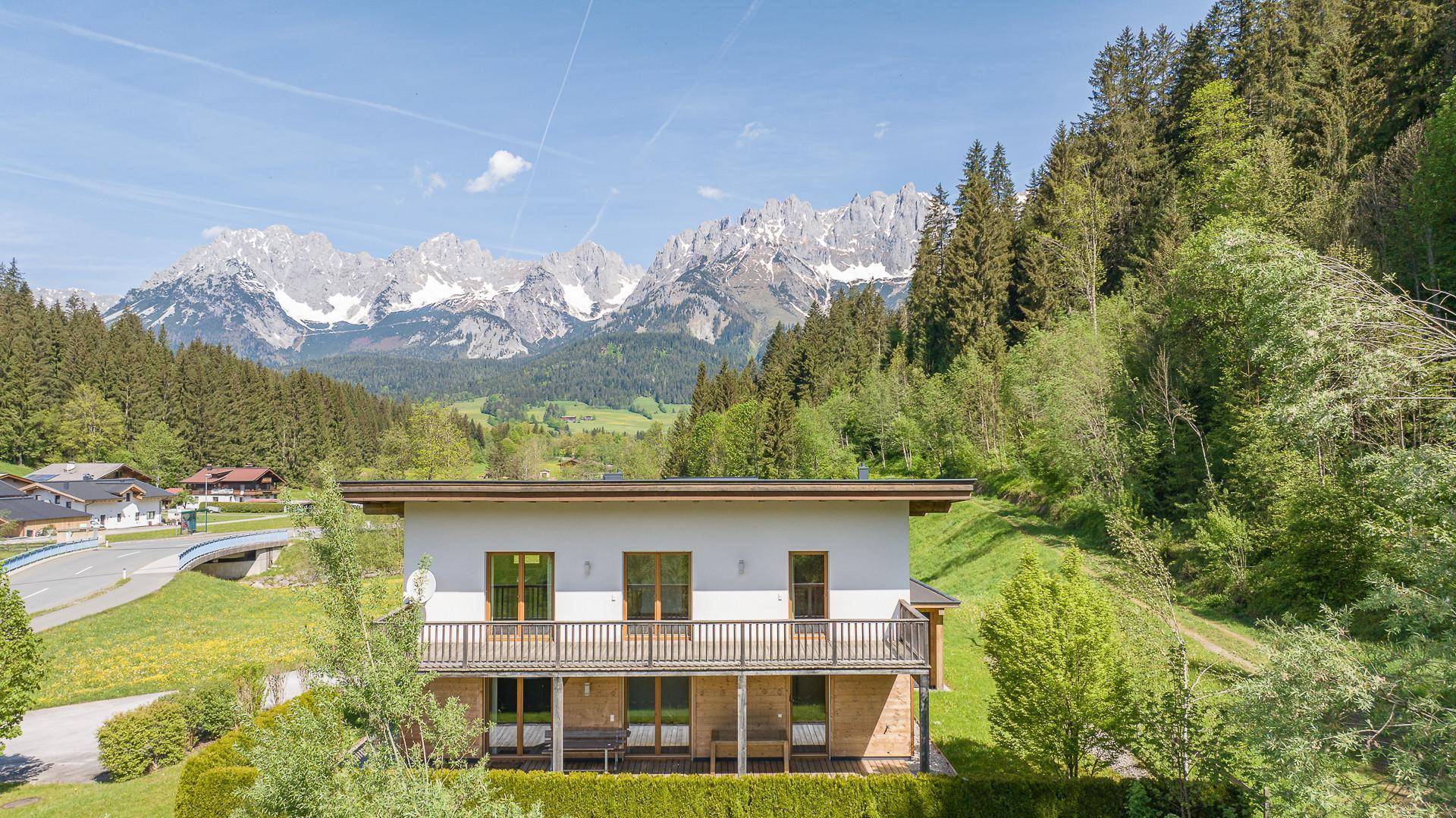 KITZIMMO-Mehrfamilienhaus in Alleinlage kaufen - Immobilien Oberndorf in Tirol.