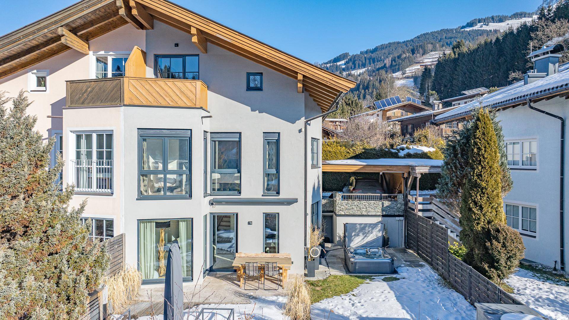 KITZIMMO-Exklusives Haus in sonniger Lage kaufen - Immobilien Kitzbühel.