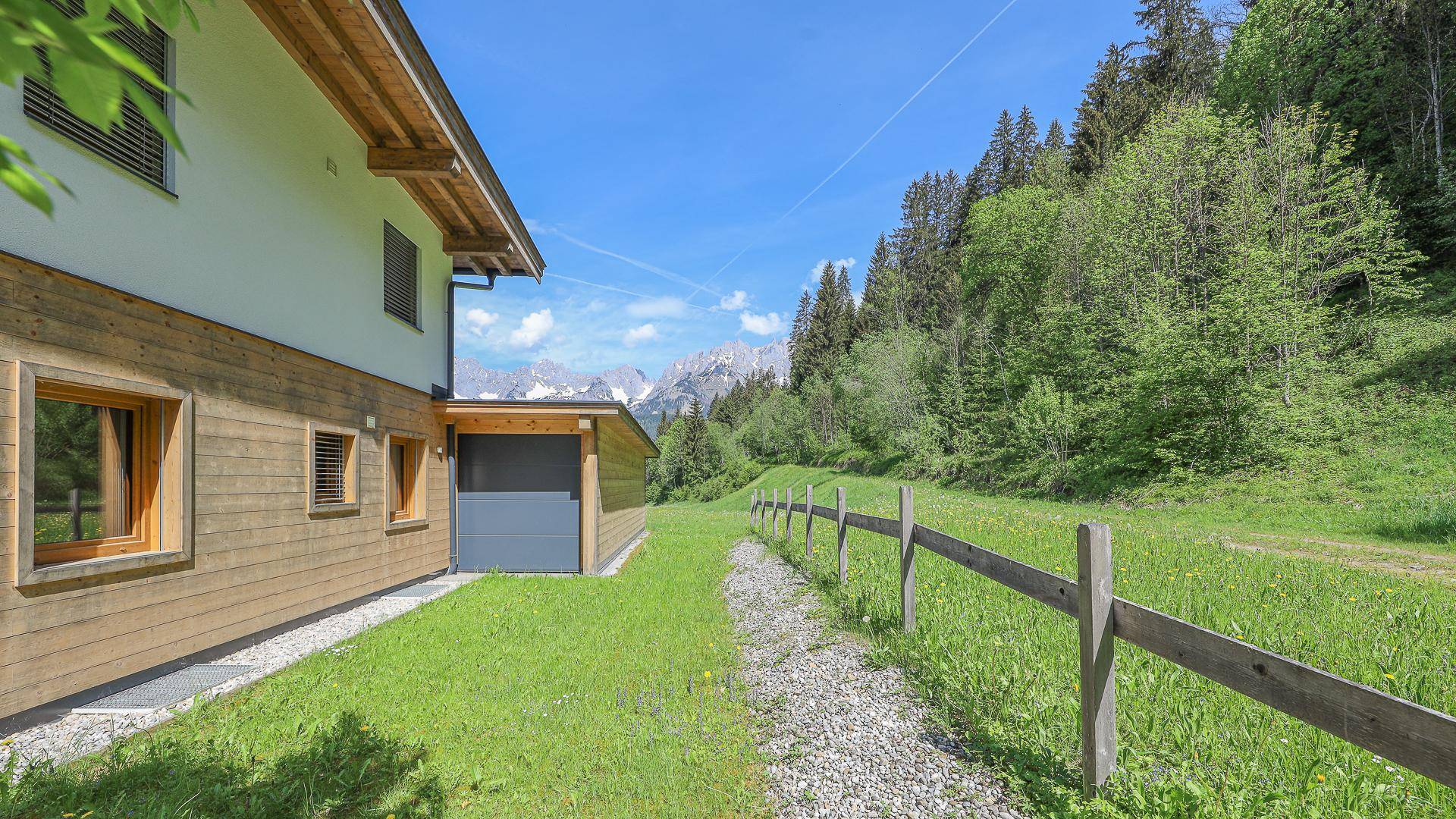 KITZIMMO-Mehrfamilienhaus in Alleinlage kaufen - Immobilien Oberndorf in Tirol.