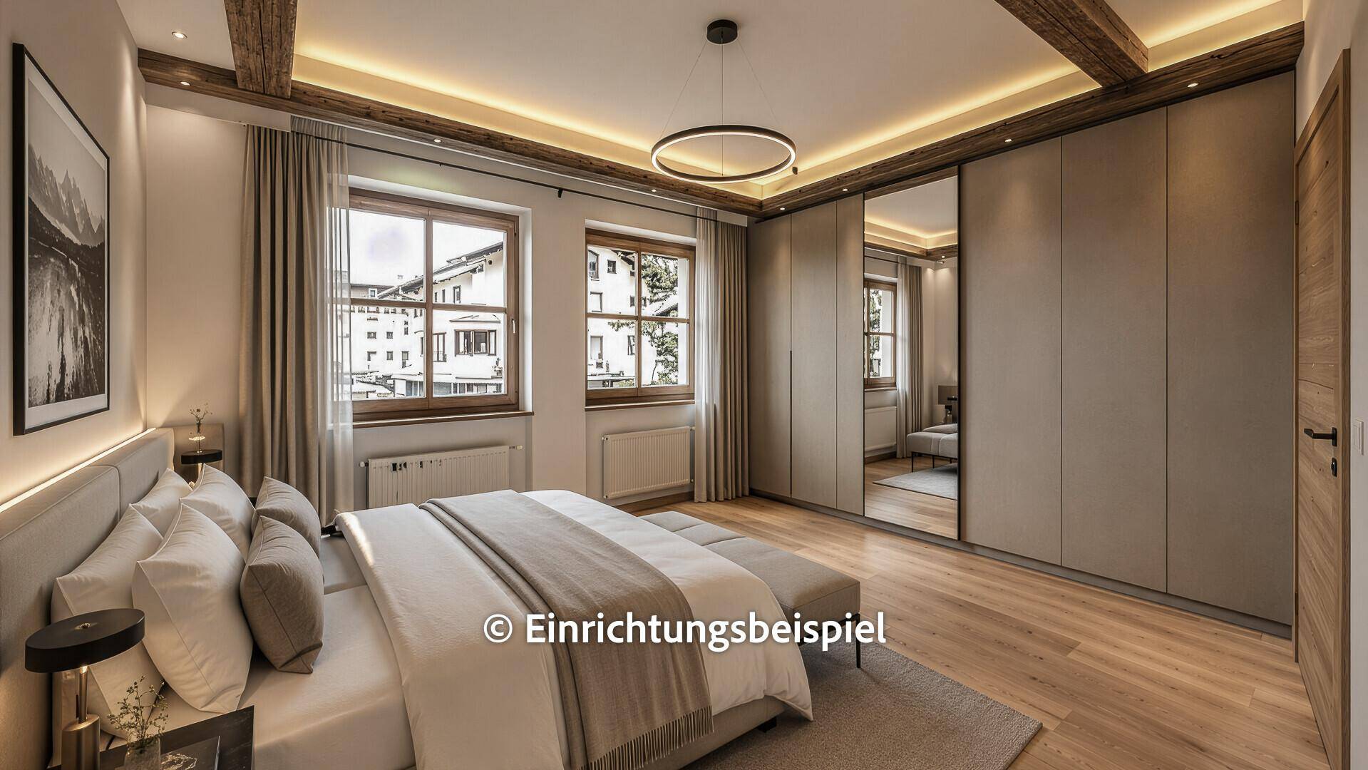 Modernes Schlafzimmer mit Holzbalken, großem Bett und Einbauschränken.