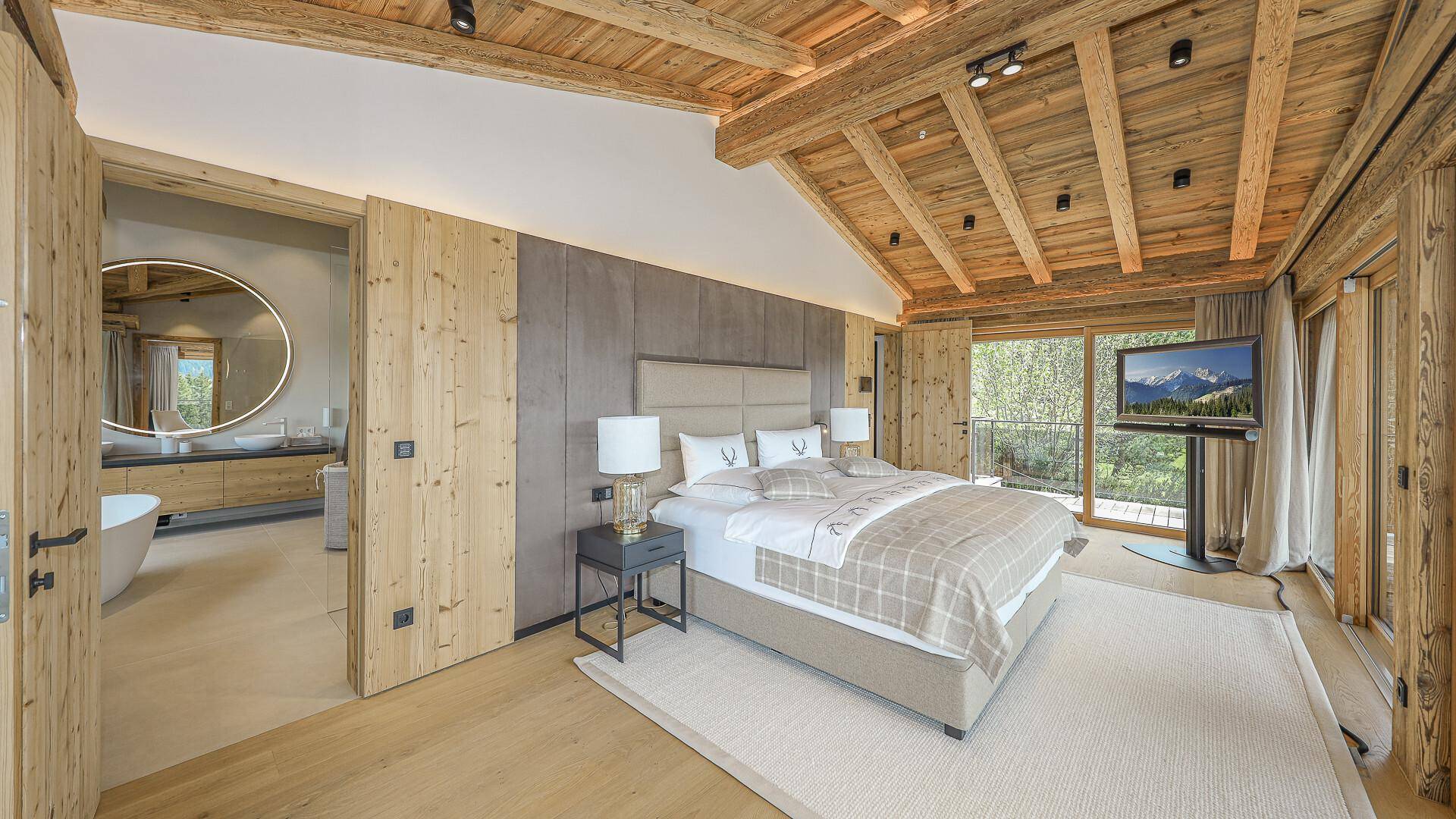 KITZIMMO-Luxusvilla in prominenter Toplage kaufen - Immobilien Aurach bei Kitzbühel.