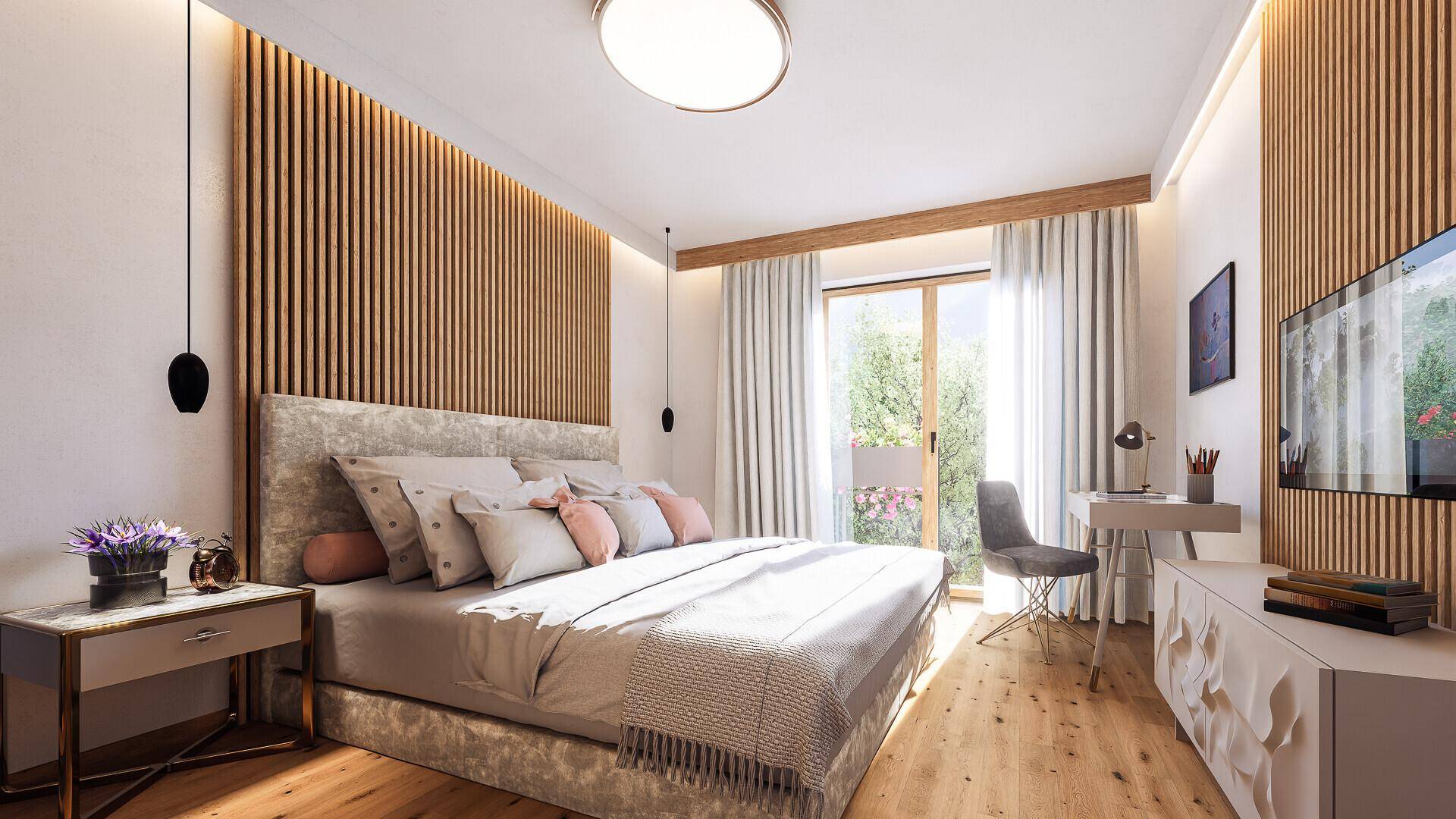 Helles Schlafzimmer mit Holzboden, Balkonzugang und stilvoller Einrichtung.