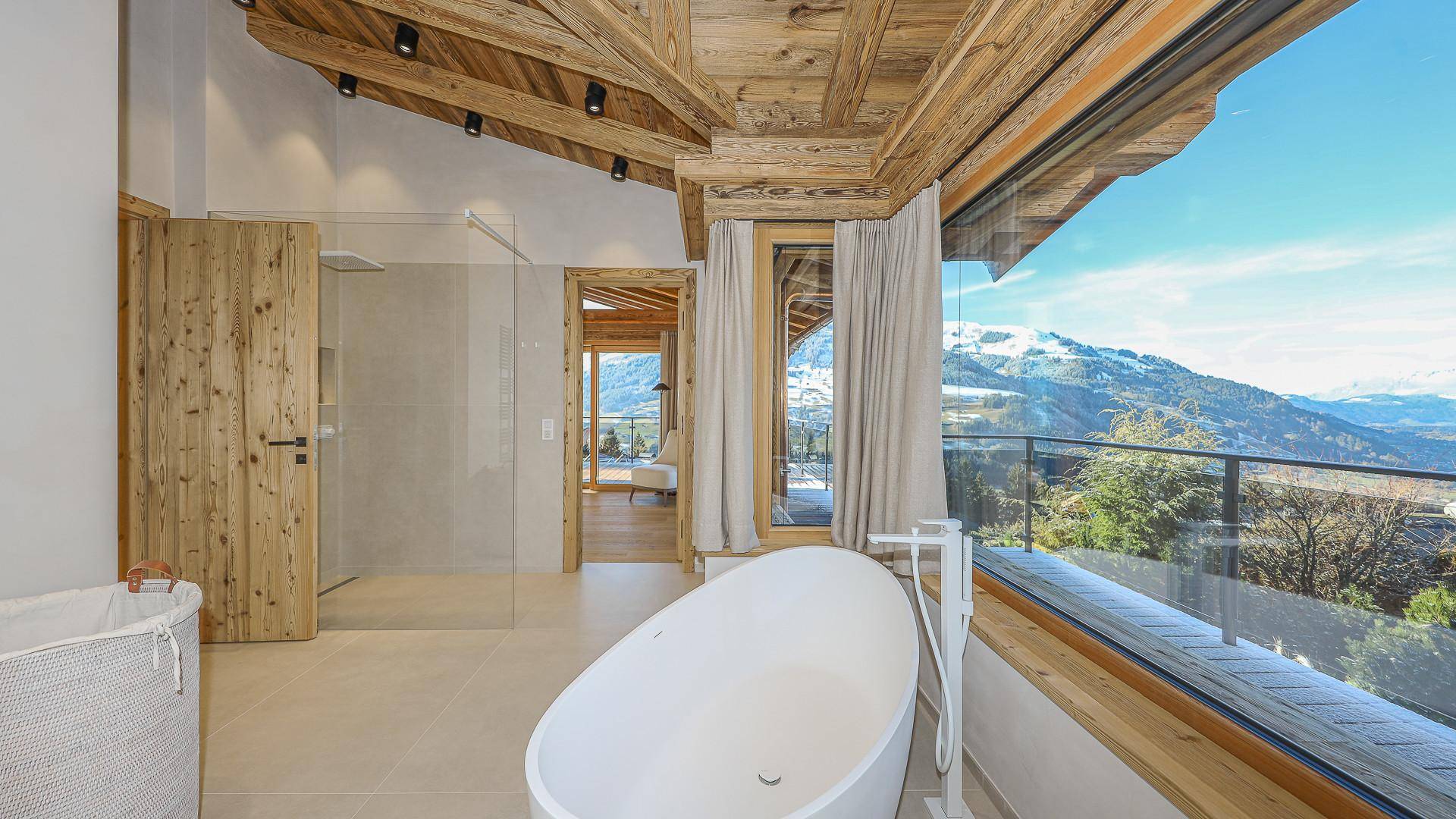 KITZIMMO-Luxusvilla in prominenter Toplage kaufen - Immobilien Aurach bei Kitzbühel.