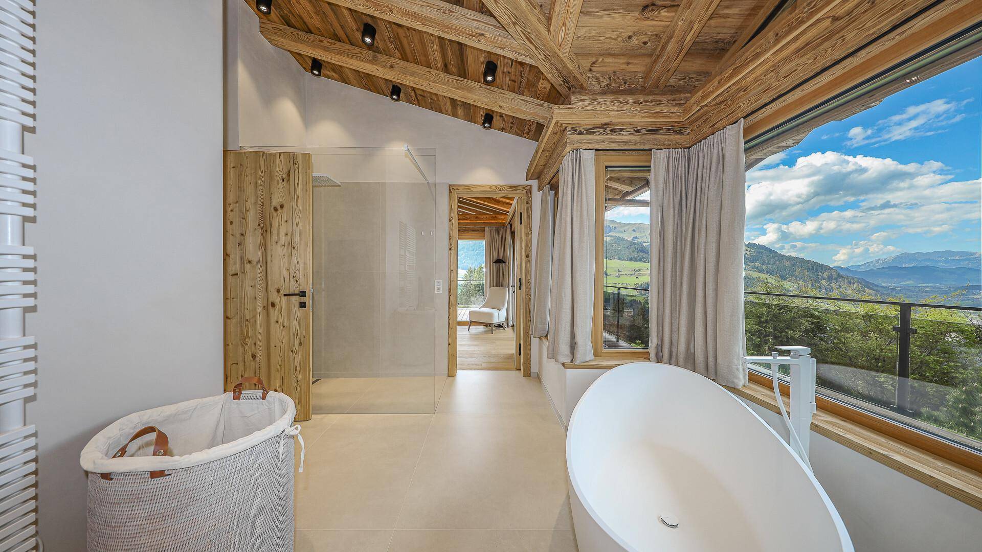 KITZIMMO-Luxusvilla in prominenter Toplage kaufen - Immobilien Aurach bei Kitzbühel.