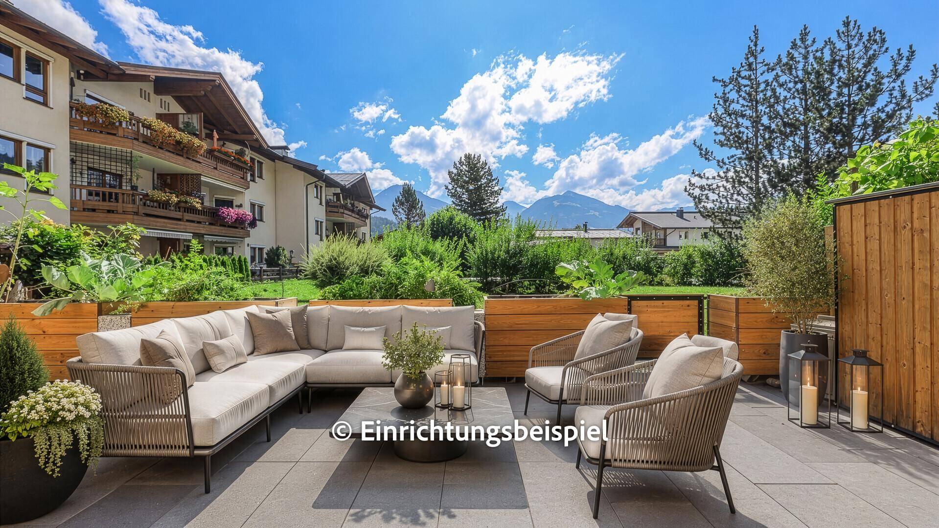 Möblierte Terrasse mit bequemen Sitzgelegenheiten, erhöhten Gartenbeeten und Bergblick.