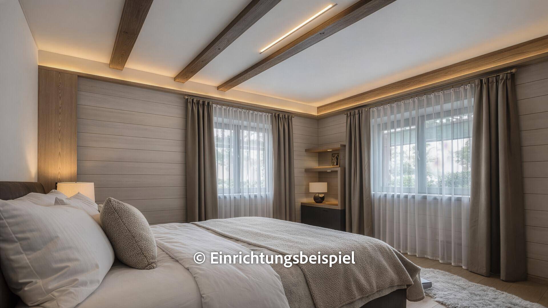 Elegantes Schlafzimmer mit Holzwänden, Doppelbett und indirekter Deckenbeleuchtung.