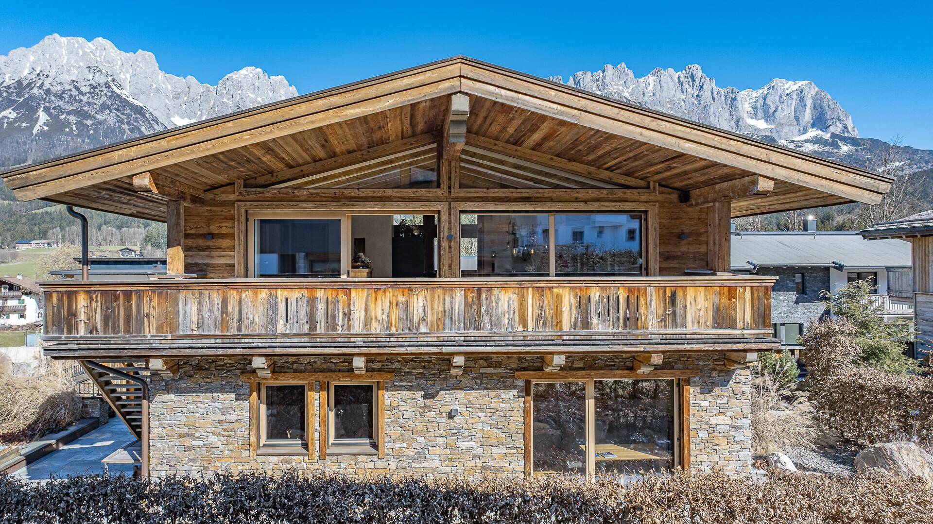 KITZIMMO-Luxuschalet mit Kaiserblick in unmittelbar am Skilift kaufen - Immobilien Going.