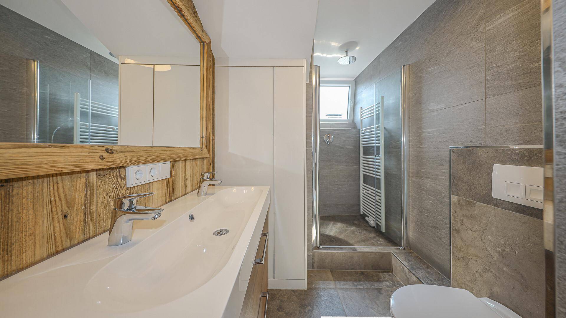 KITZIMMO-Renovierte Dachgeschosswohnung im Zentrum kaufen - Immobilien Kirchberg.