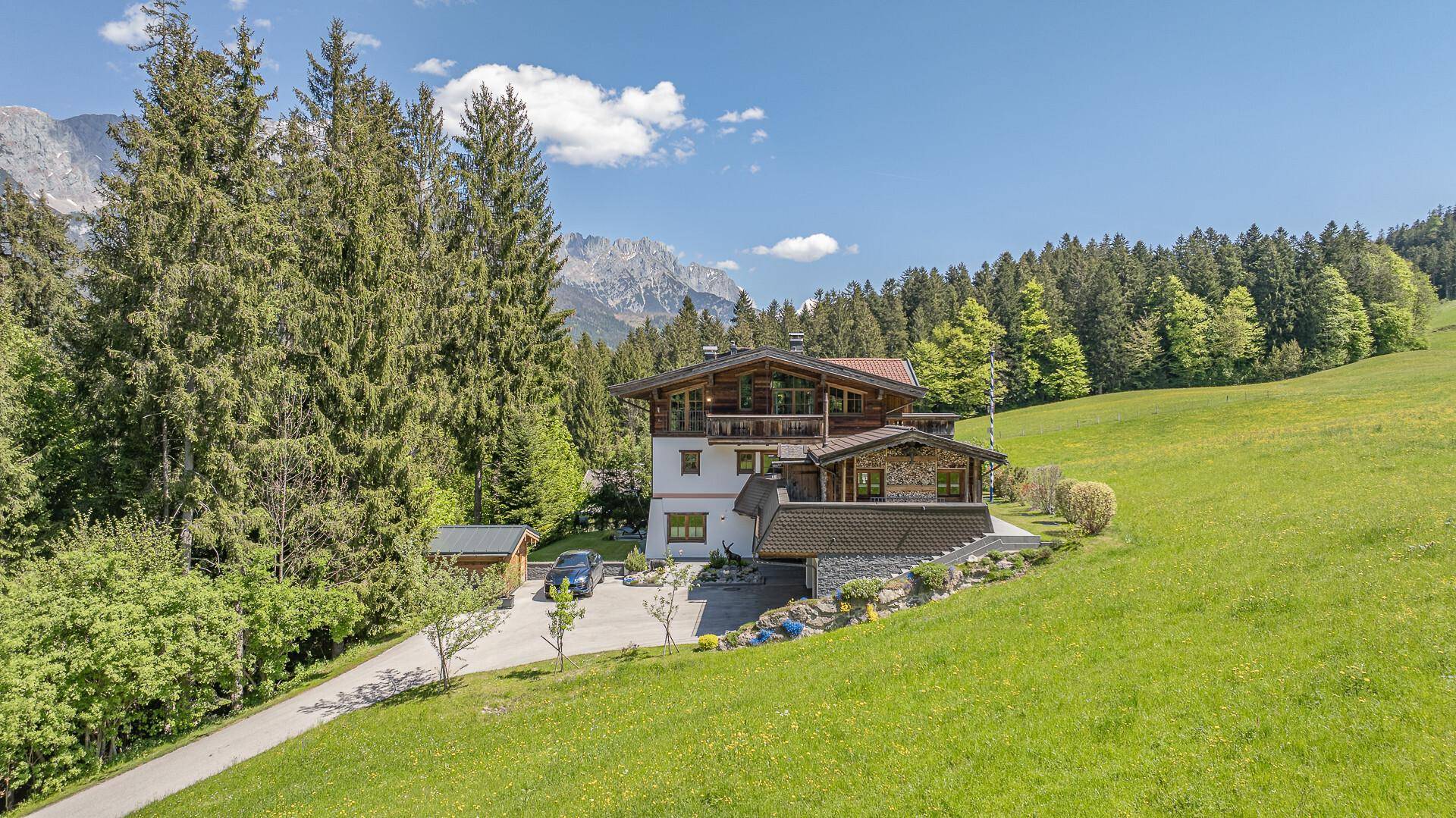 KITZIMMO-Luxusvilla mit Kaiserblick in Alleinlage kaufen - Immobilien Scheffau.