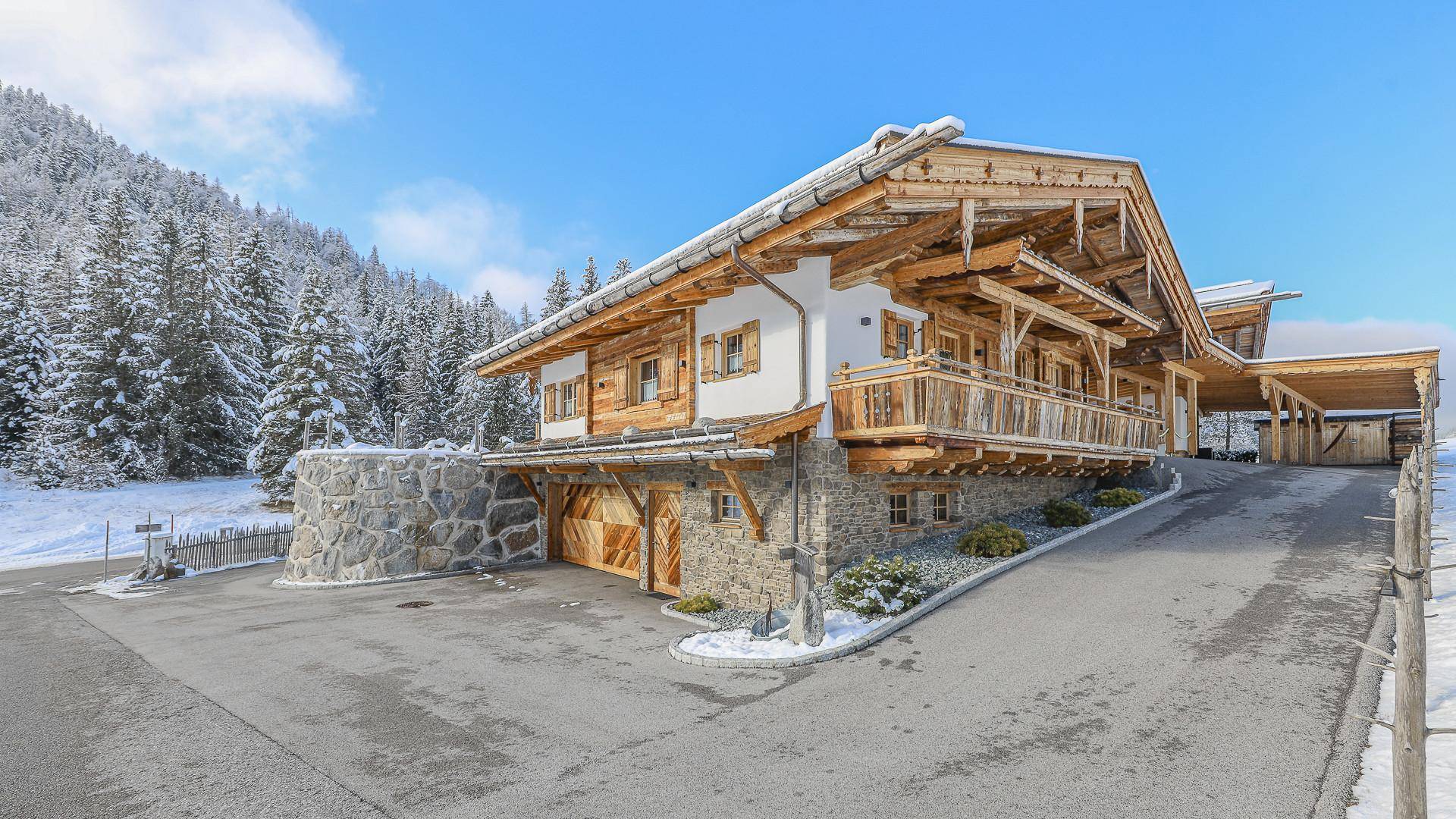 KITZIMMO-zwei Luxuschalets mit Panoramablick in Top-Ruhelage kaufen - Immobilien Steinberg Tirol.