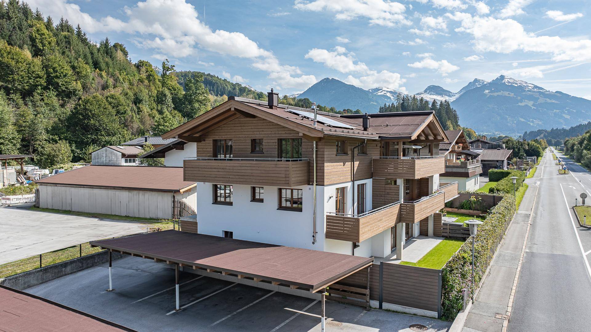 KITZIMMO-exklusive Neubauwohnung mit Hahnenkammblick - Immobilien Kitzbühel.