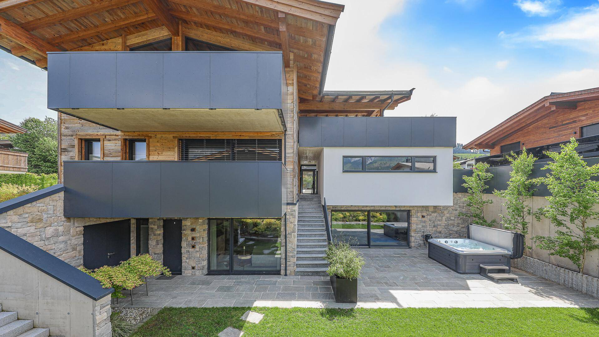 KITZIMMO-Exklusive Luxusvilla mit Kaiserblick in Toplage - Immobilien Going.