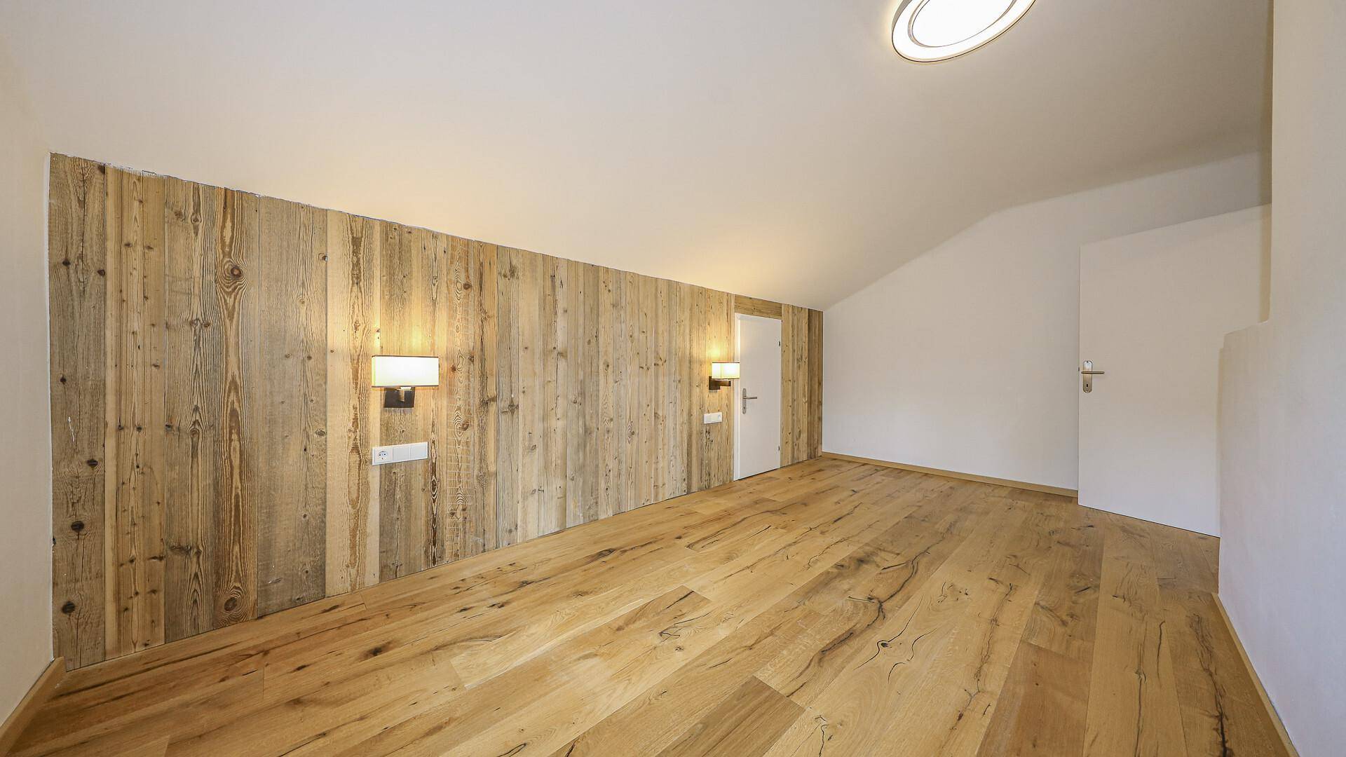 KITZIMMO-Renovierte Dachgeschosswohnung im Zentrum kaufen - Immobilien Kirchberg.
