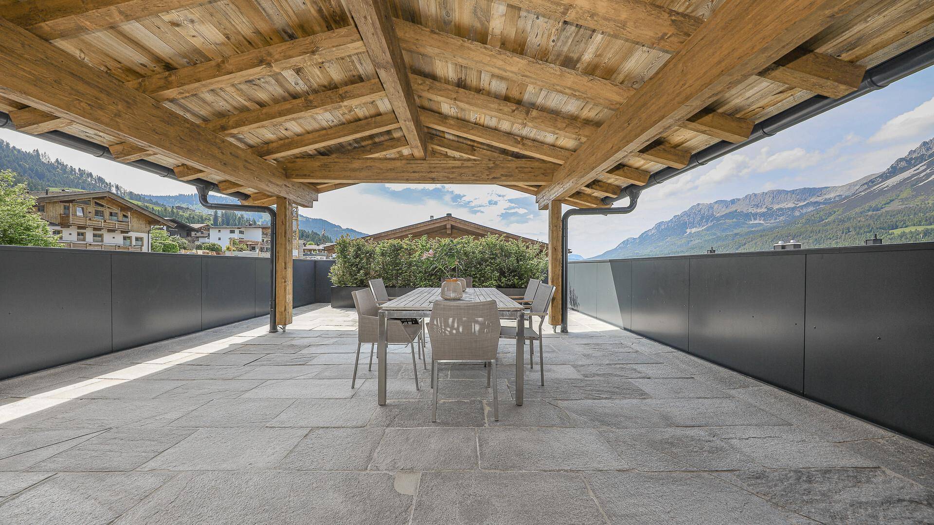 KITZIMMO-Exklusive Luxusvilla mit Kaiserblick in Toplage - Immobilien Going.