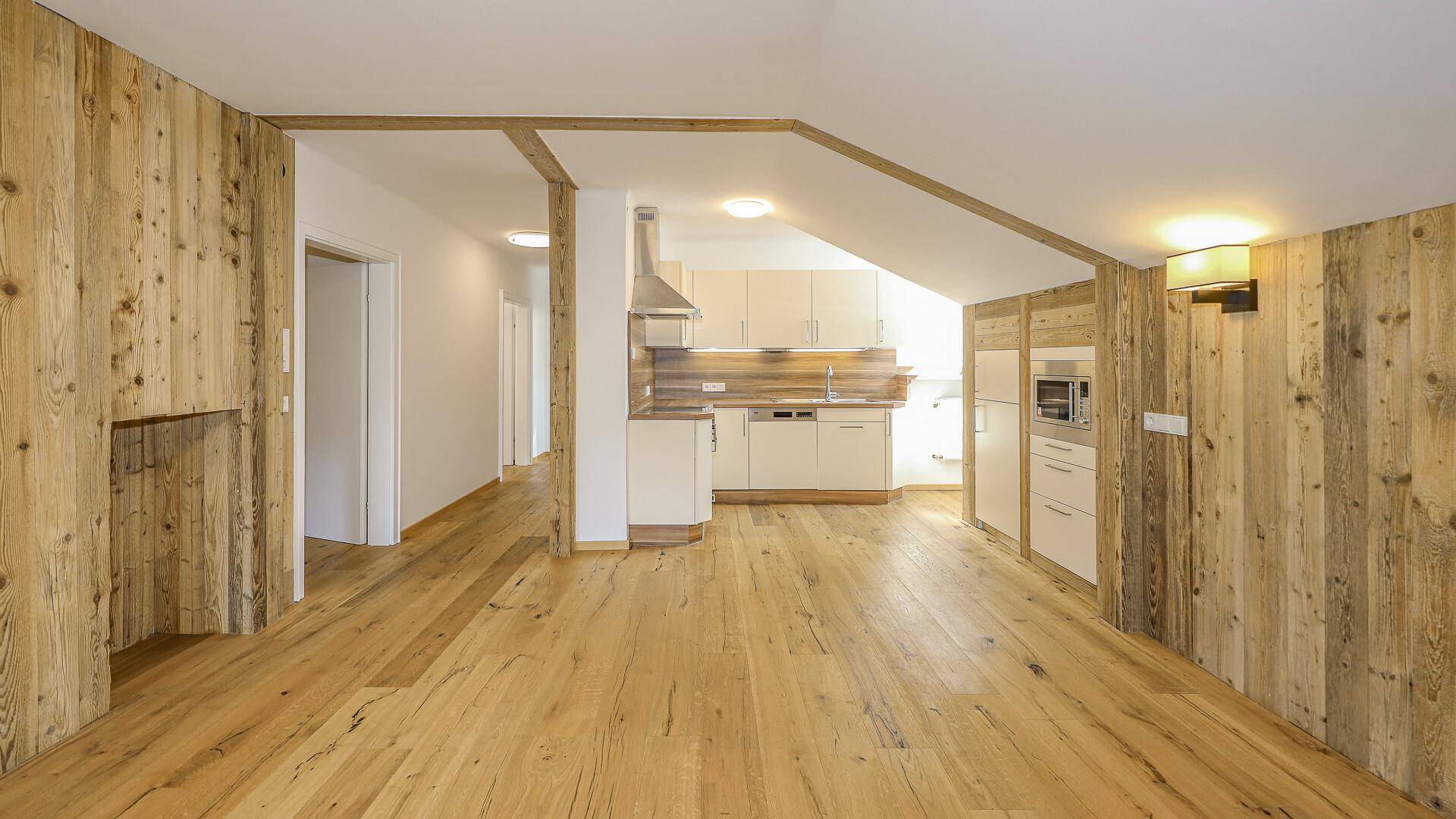 KITZIMMO-Renovierte Dachgeschosswohnung im Zentrum kaufen - Immobilien Kirchberg.