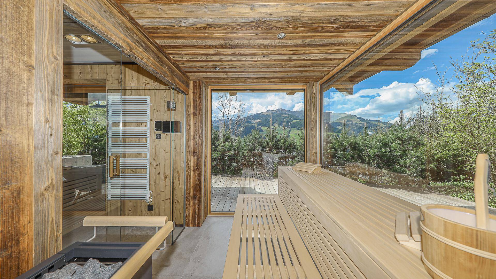 KITZIMMO-Luxusvilla in prominenter Toplage kaufen - Immobilien Aurach bei Kitzbühel.