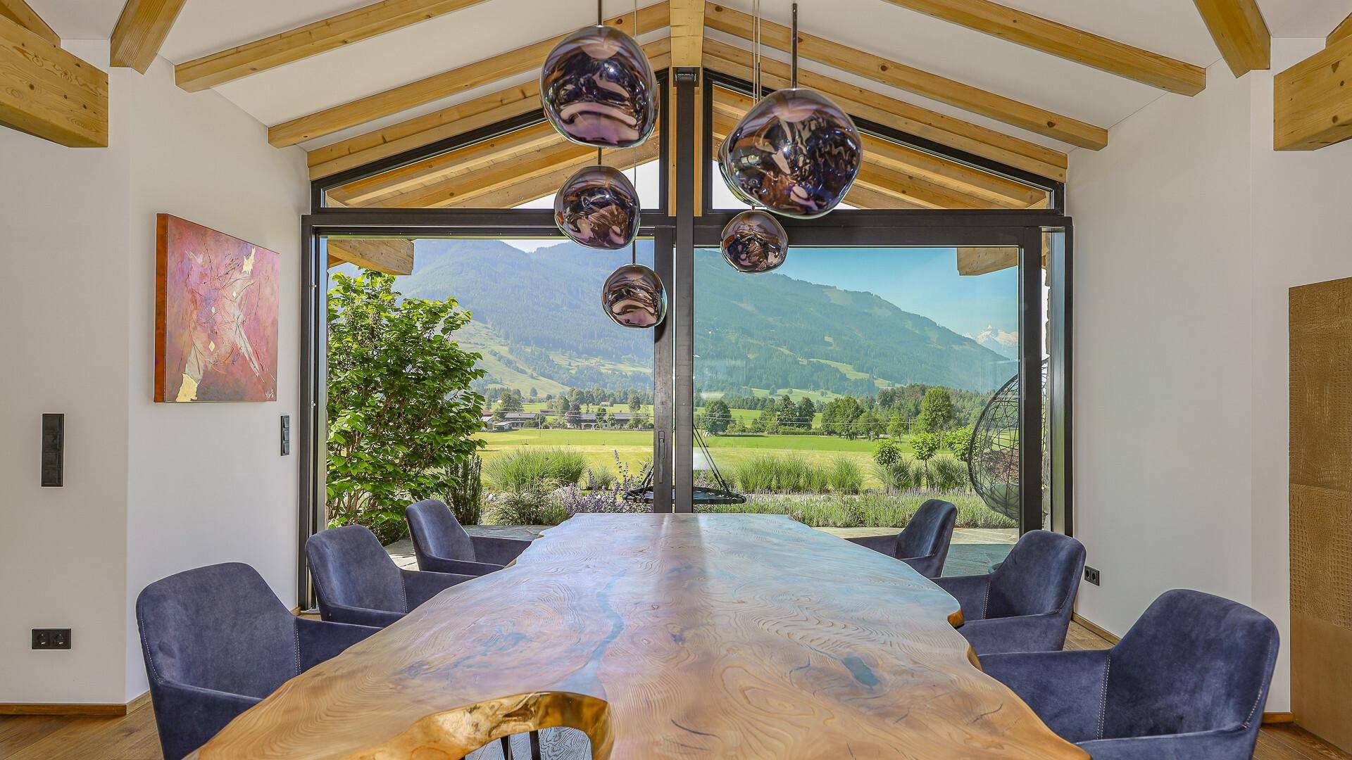 KITZIMMO-Exklusive Villa mit Schwimmteich in Toplage kaufen - Immobilien Saalfelden Salzburg.