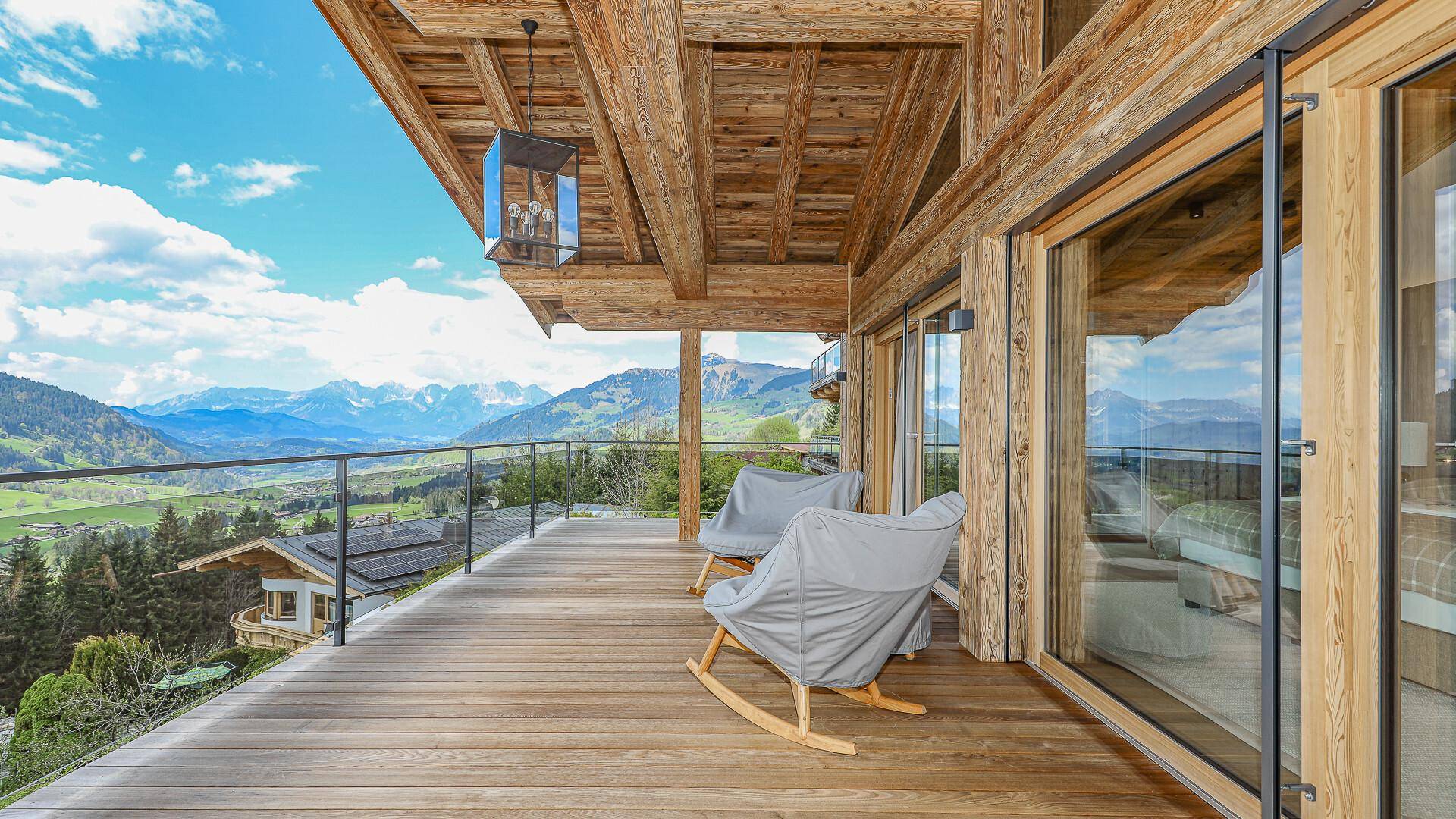 KITZIMMO-Luxusvilla in prominenter Toplage kaufen - Immobilien Aurach bei Kitzbühel.