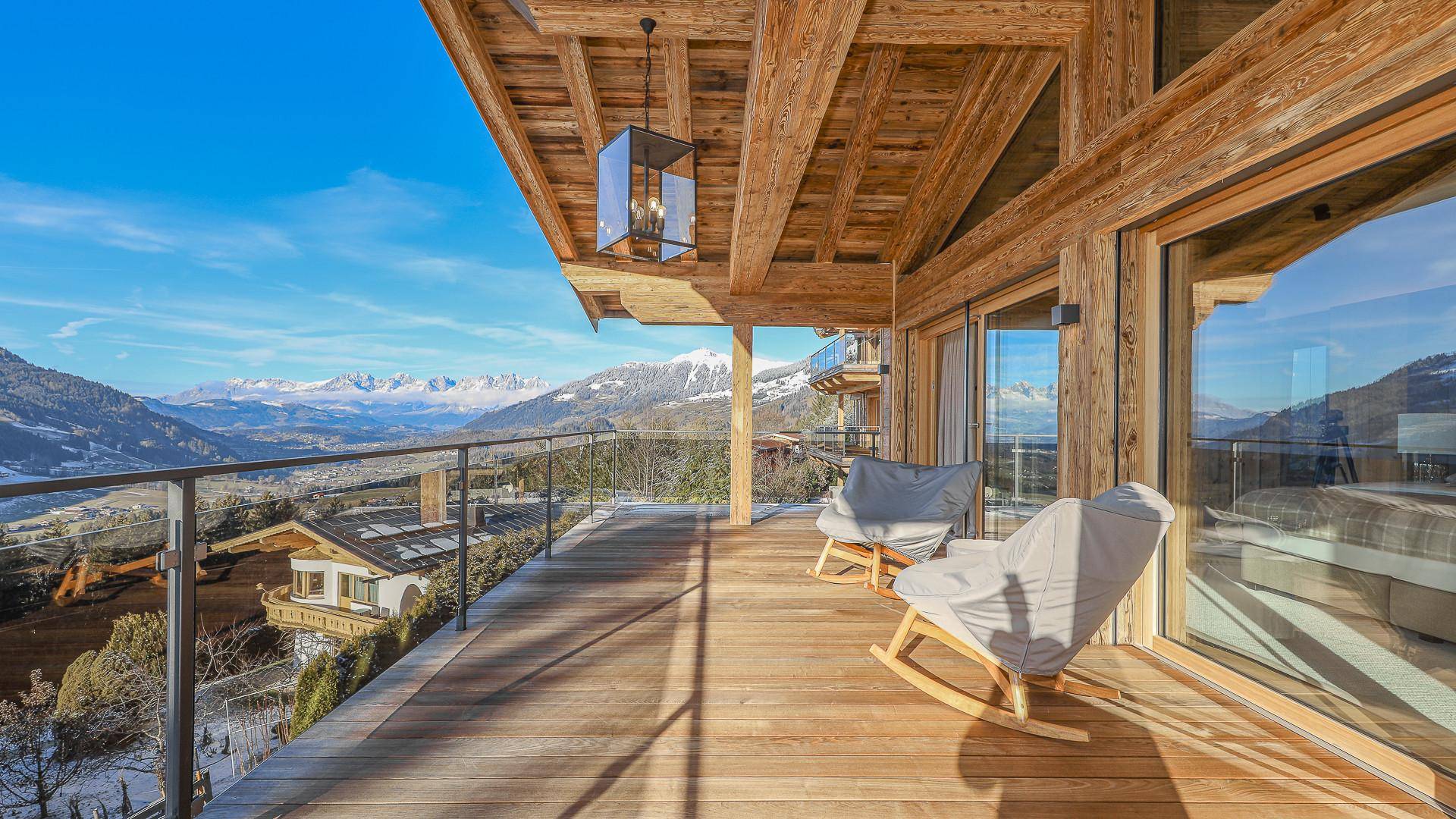 KITZIMMO-Luxusvilla in prominenter Toplage kaufen - Immobilien Aurach bei Kitzbühel.