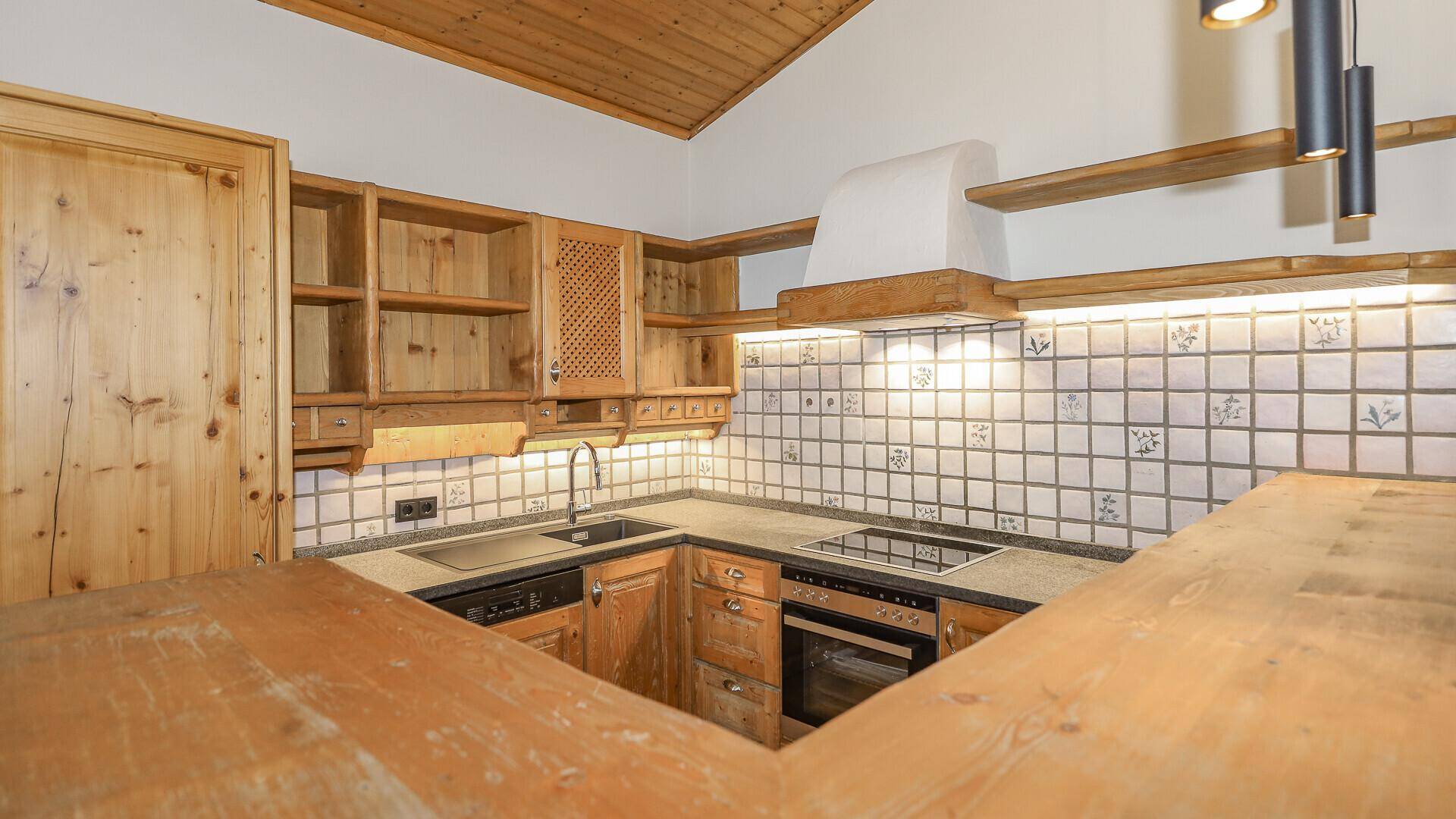 KITZIMMO-Dachgeschosswohnung mit Lift und Tiefgarage im Zentrum - Immobilien Kitzbühel.