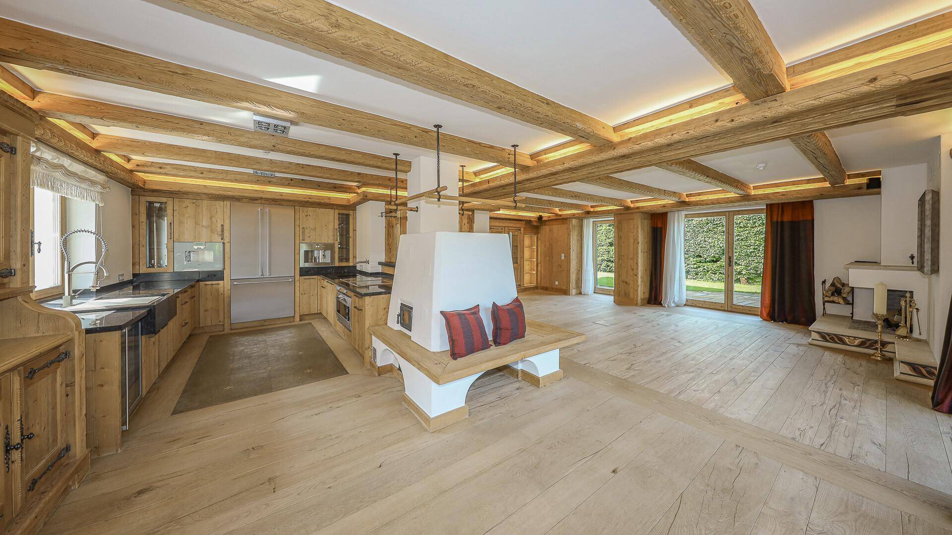KITZIMMO-Exklusive Luxusvilla mit Freizeitwohnsitz auf der Bichlalm - Immobilien Kitzbühel.