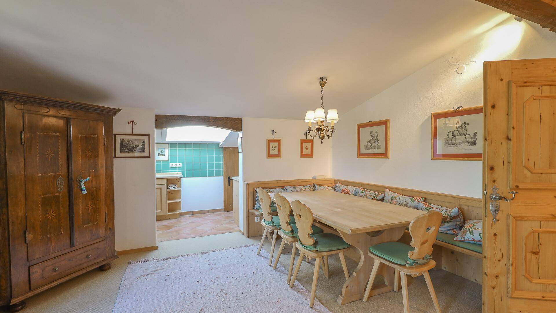 KITZIMMO-Gemütliche Dachgeschosswohnung in Toplage mieten - Immobilien Reith.