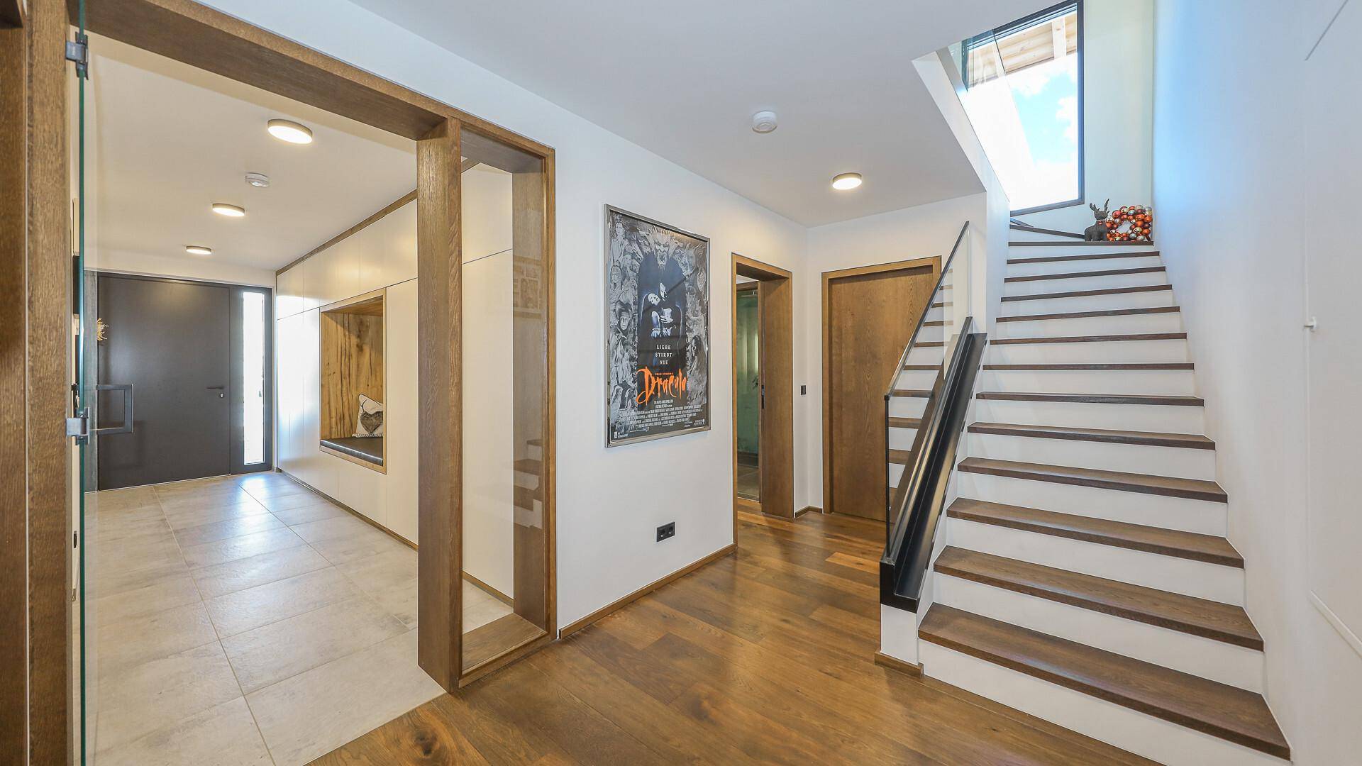 KITZIMMO-Exklusive Villa mit Schwimmteich in Toplage kaufen - Immobilien Saalfelden Salzburg.