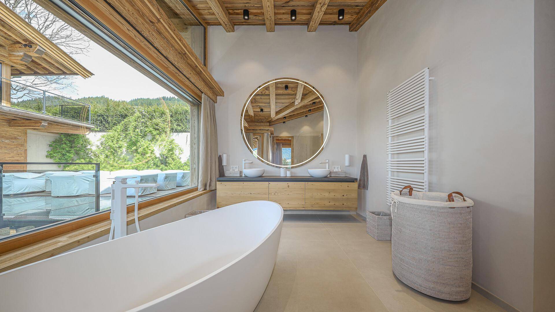 KITZIMMO-Luxusvilla in prominenter Toplage kaufen - Immobilien Aurach bei Kitzbühel.