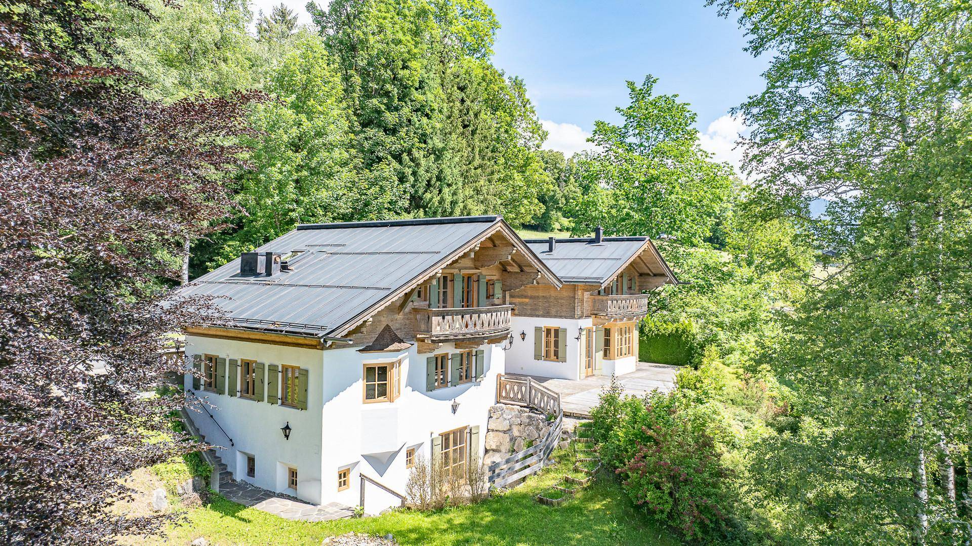 KITZIMMO-exklusives Landhaus mit Pool in bester Lage - Immobilien Kitzbühel.