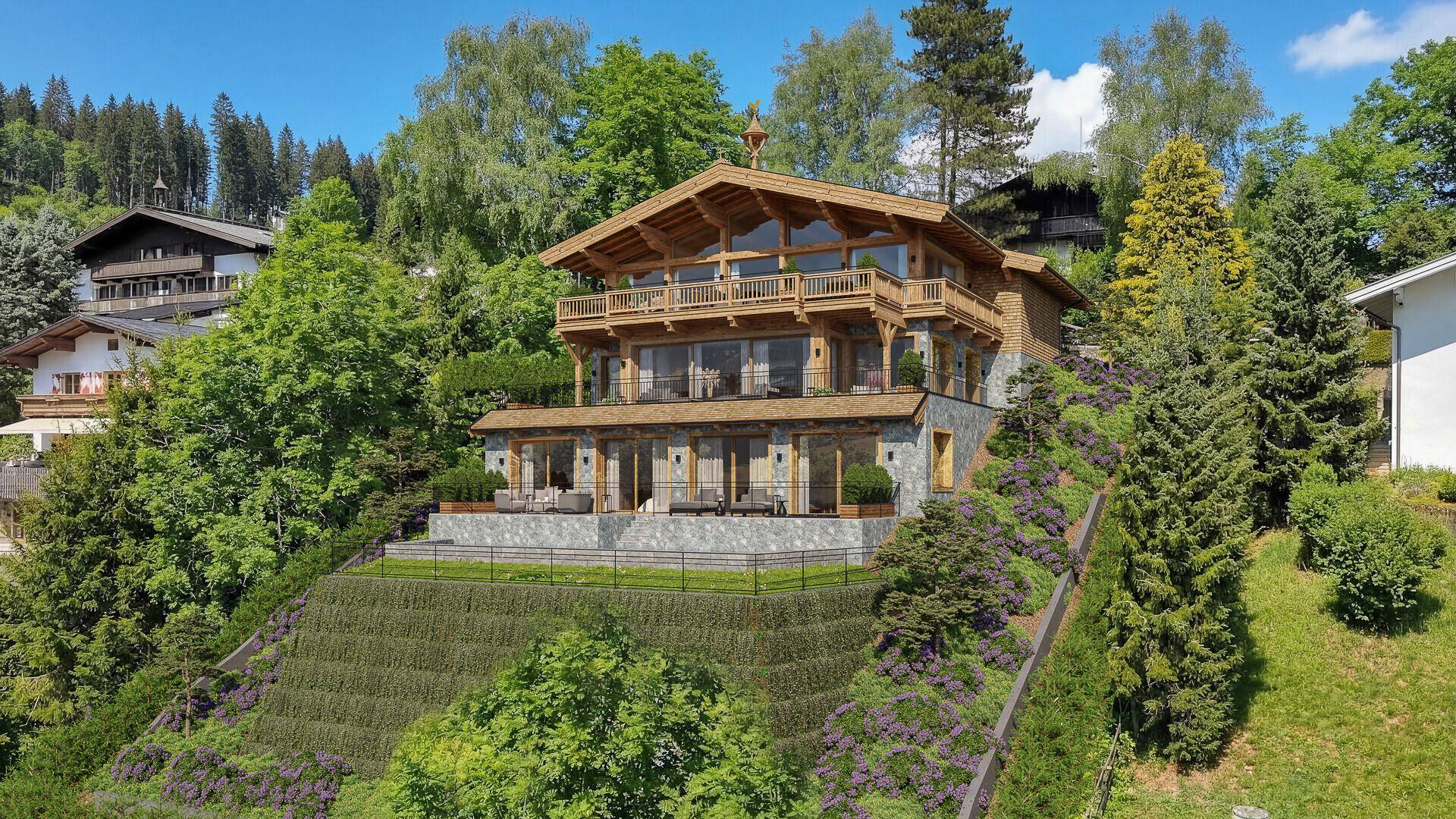 Beeindruckendes Alpenchalet auf einem grünen Hügel mit Terrassen, Pool und weitem Bergblick.