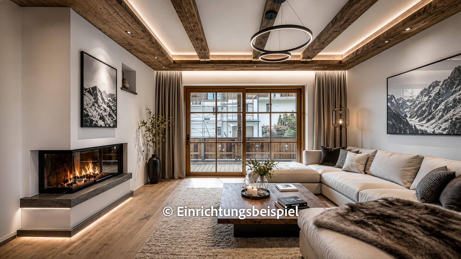 Elegantes Wohnzimmer mit Holzbalken, Kamin und großem Sofa.