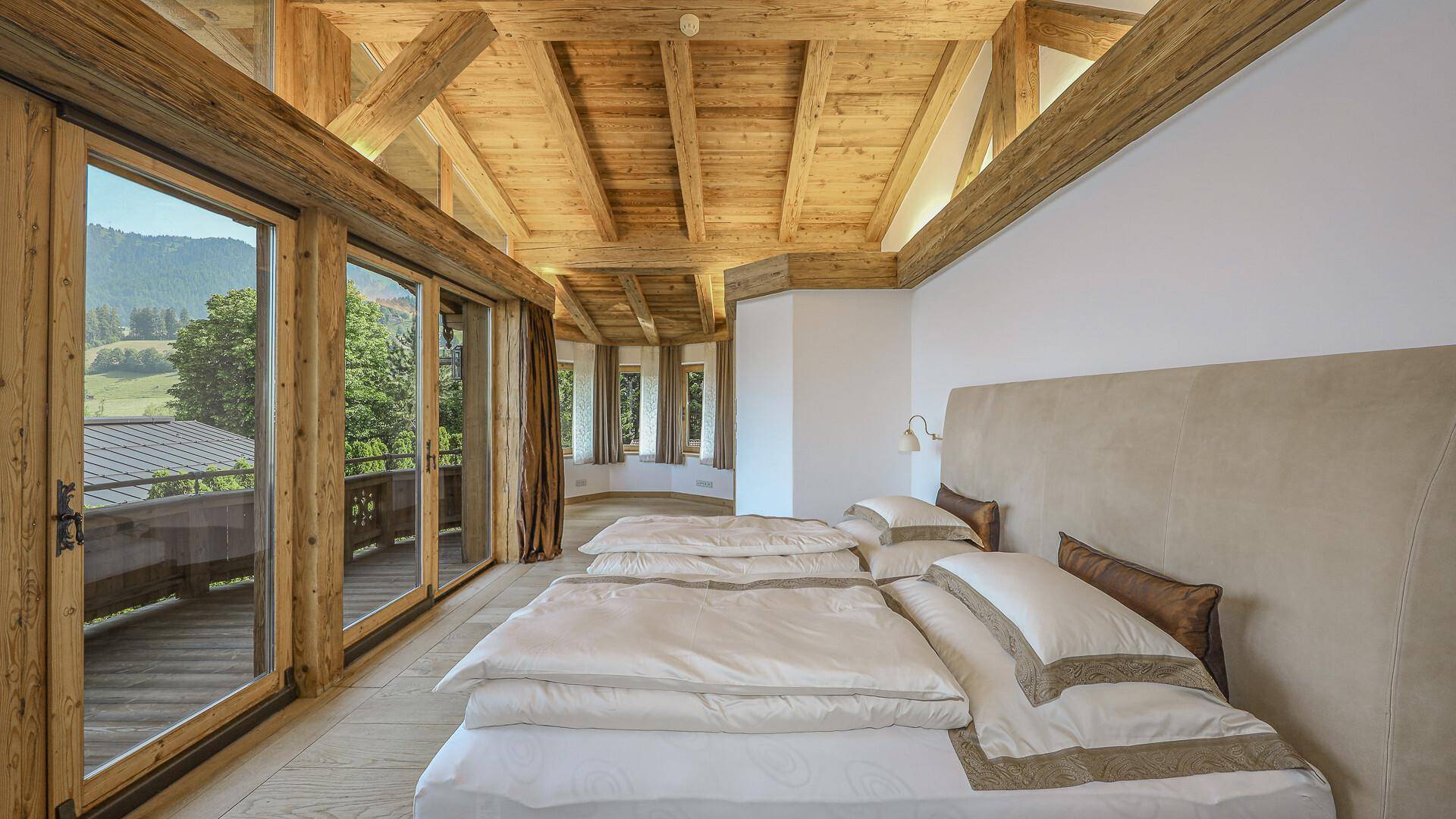 KITZIMMO-Exklusive Luxusvilla mit Freizeitwohnsitz auf der Bichlalm - Immobilien Kitzbühel.
