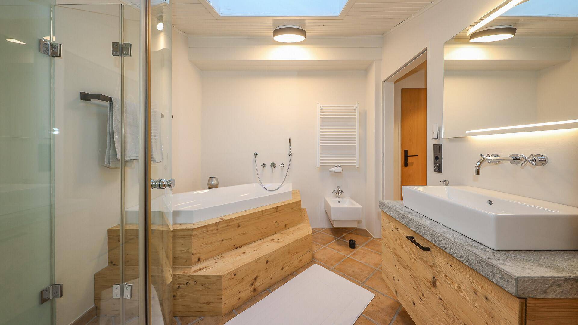 KITZIMMO-Dachgeschosswohnung mit Lift und Tiefgarage im Zentrum - Immobilien Kitzbühel.