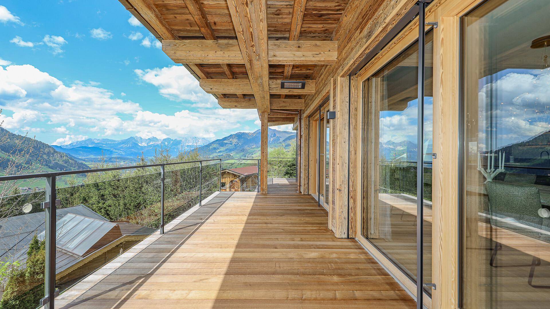 KITZIMMO-Luxusvilla in prominenter Toplage kaufen - Immobilien Aurach bei Kitzbühel.