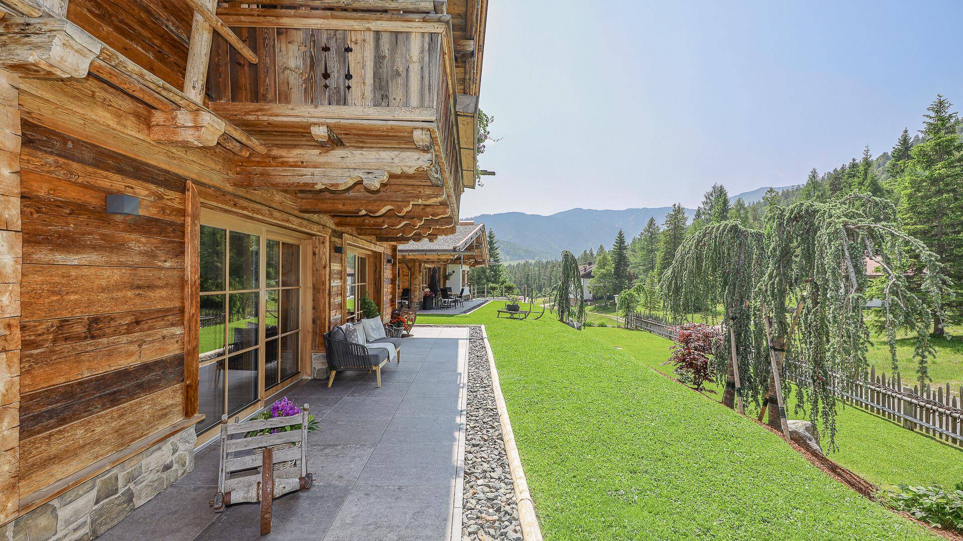 KITZIMMO-Zwei Luxuschalets mit Panoramablick in Top-Ruhelage kaufen - Immobilien Steinberg Tirol.