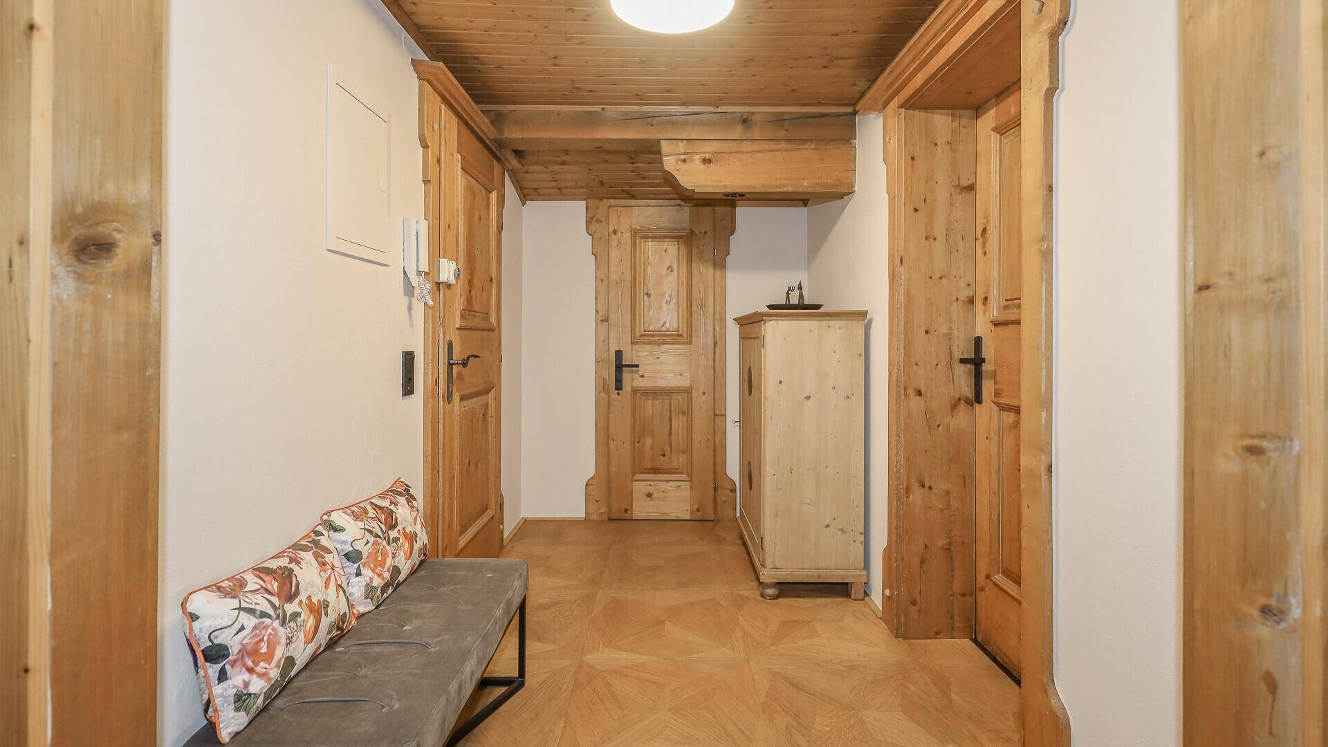 KITZIMMO-Dachgeschosswohnung mit Lift und Tiefgarage im Zentrum - Immobilien Kitzbühel.