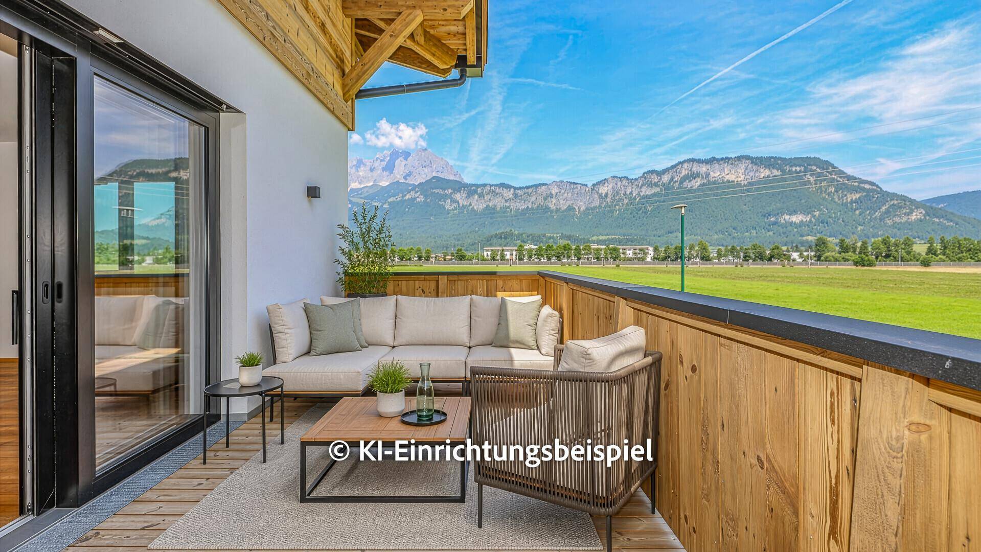Gemütlicher Balkon mit modernen Outdoor-Möbeln und weitem Blick auf die Berge.