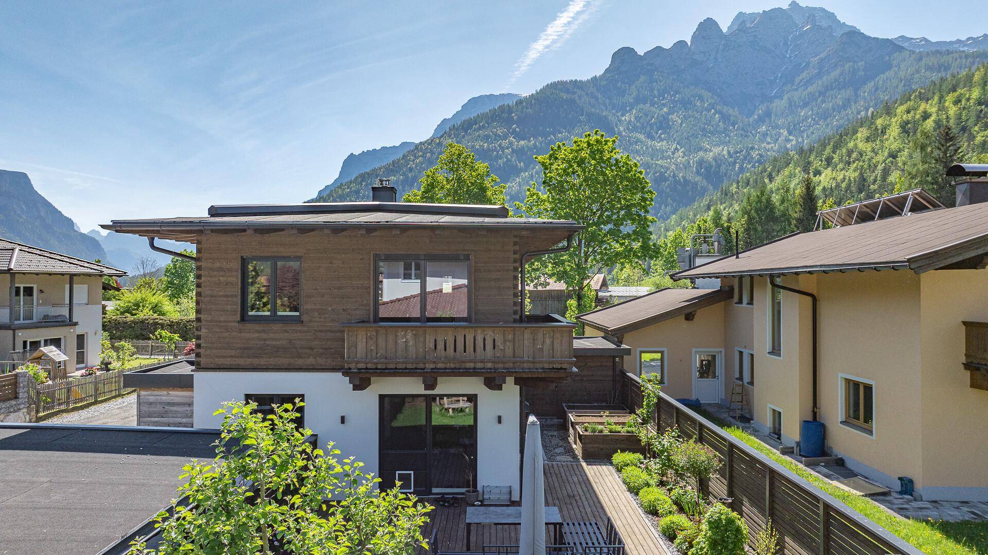 KITZIMMO-Exklusive Haushälfte in Ruhelage mit Bergblick kaufen - Immobilien Waidring.