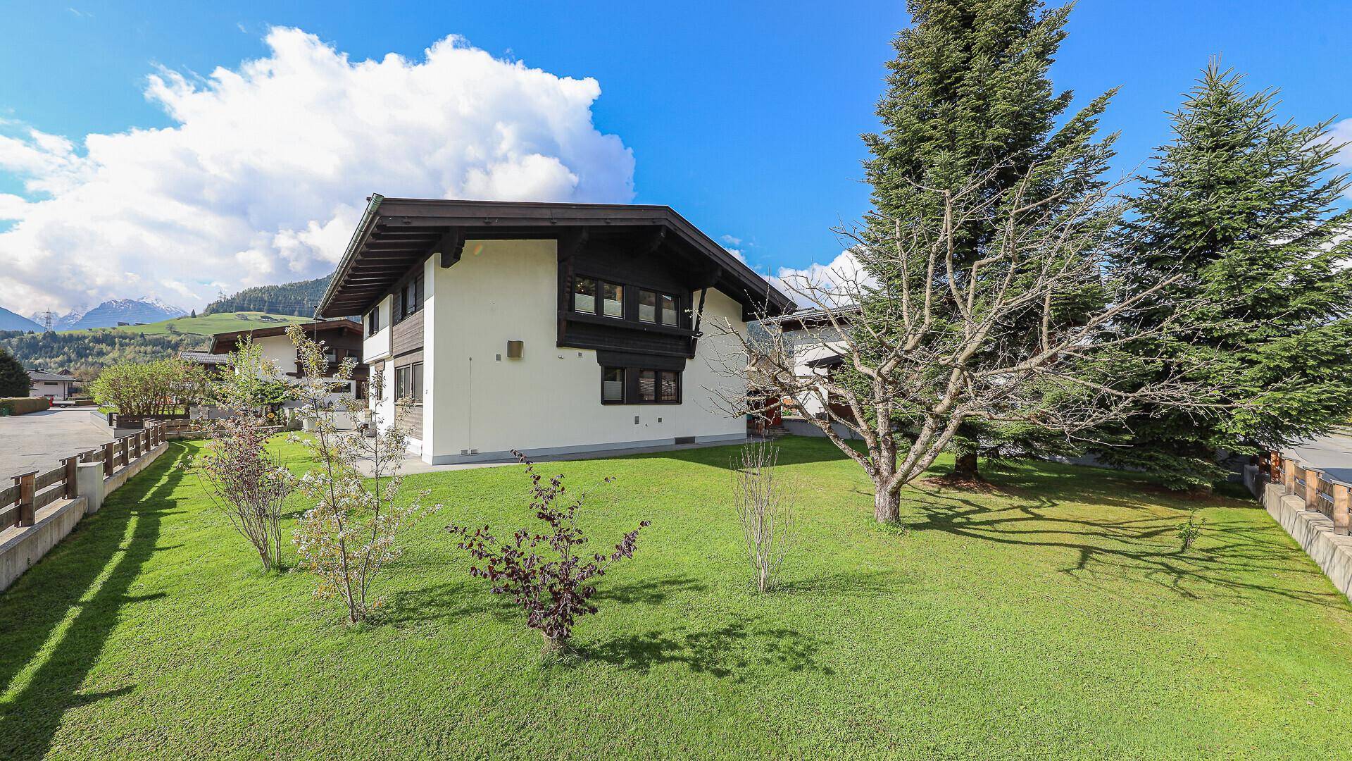 Landhaus mit Bergblick in zentrumsnaher Ruhelage - Widok 4