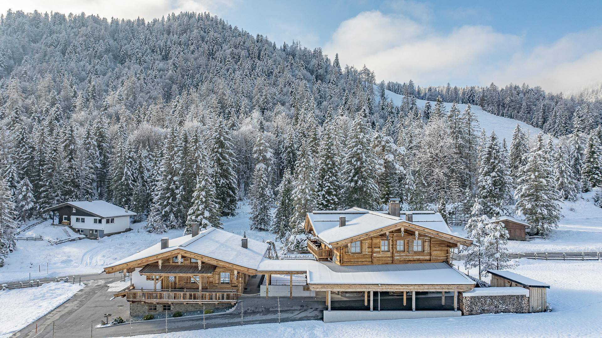 KITZIMMO-zwei Luxuschalets mit Panoramablick in Top-Ruhelage kaufen - Immobilien Steinberg Tirol.