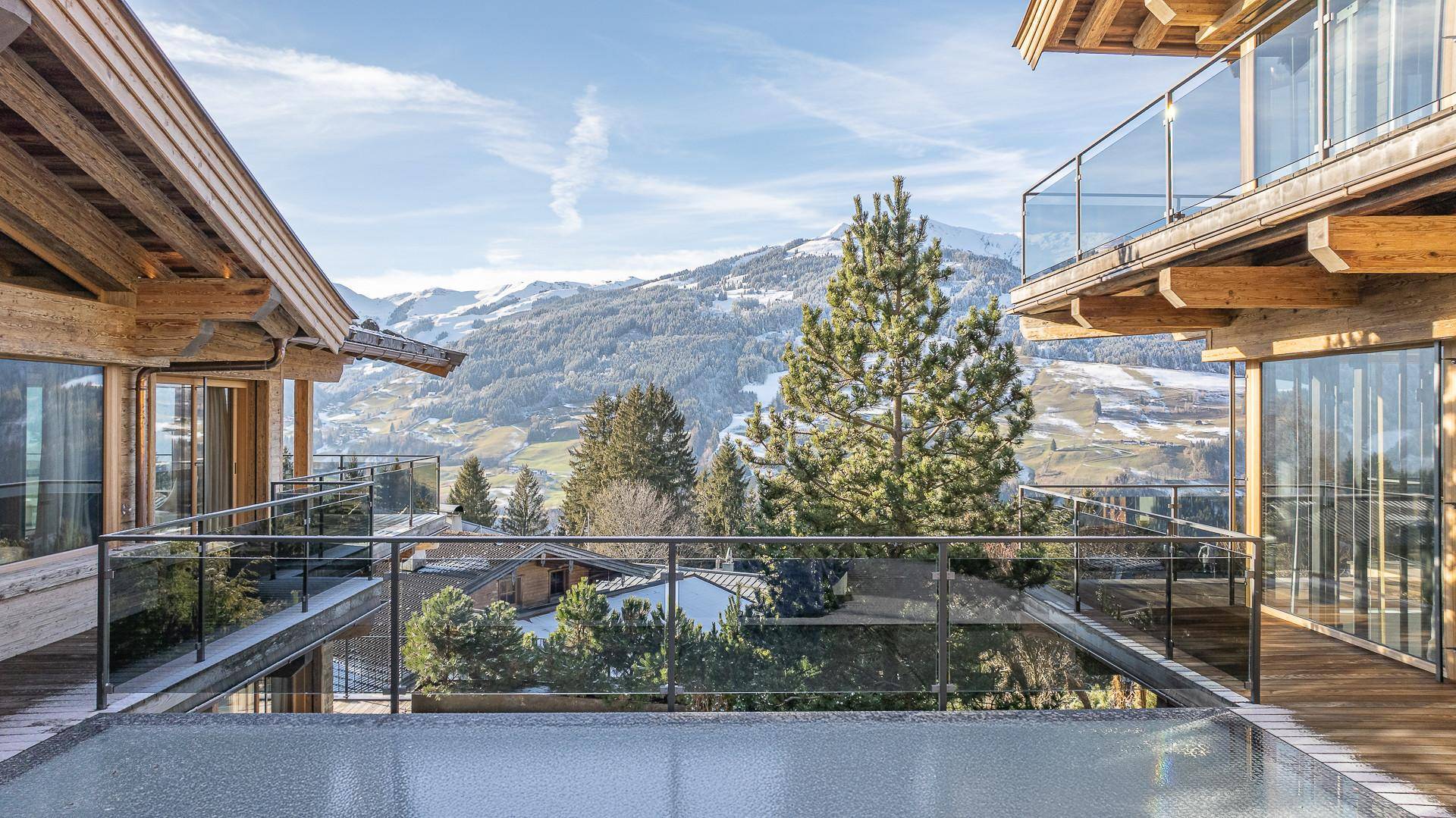 KITZIMMO-Luxusvilla in prominenter Toplage kaufen - Immobilien Aurach bei Kitzbühel.