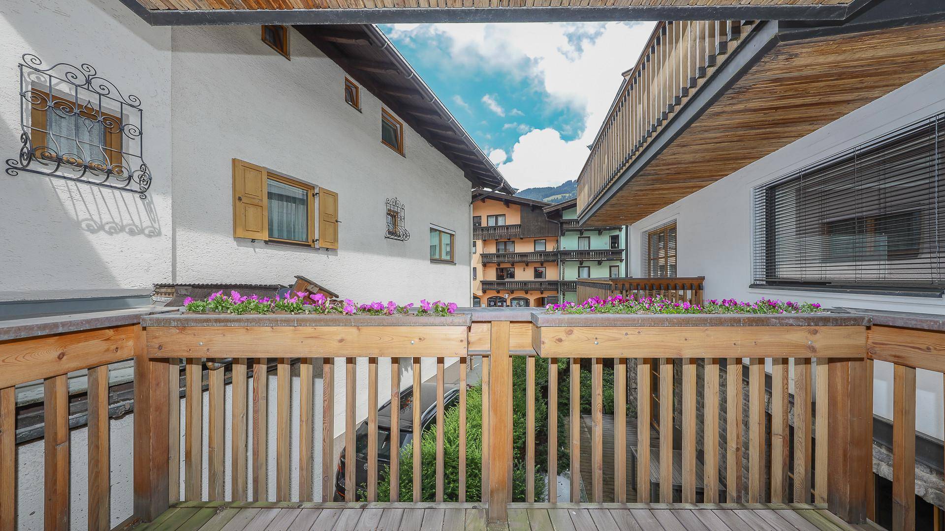 KITZIMMO-Luxus-Suite mit Zugang in ein 5-Sterne-Hotel - Immobilien Kitzbühel.