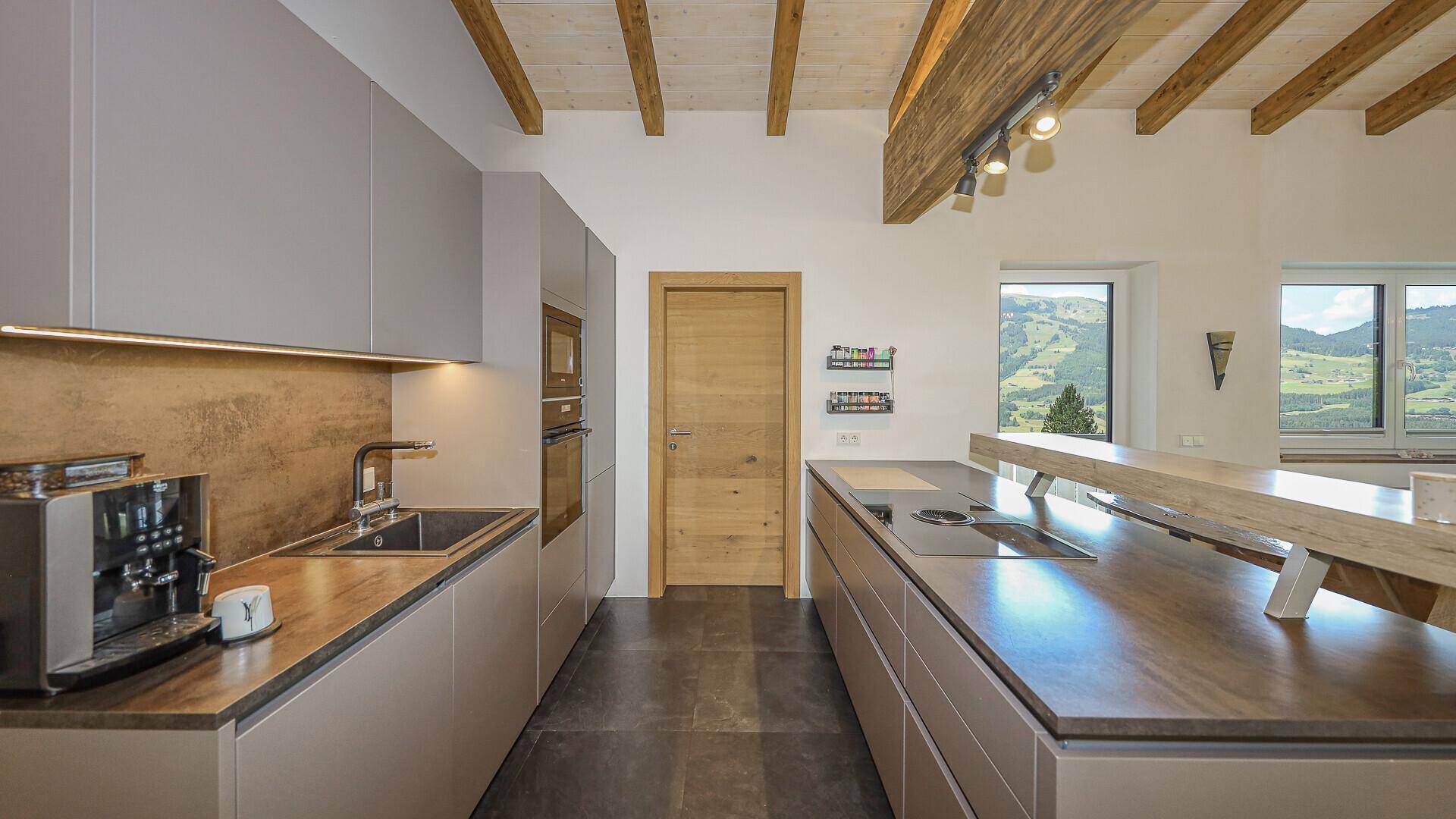 Hochwertiges Zweifamilienhaus in unverbaubarer Aussichtslage - Widok 6