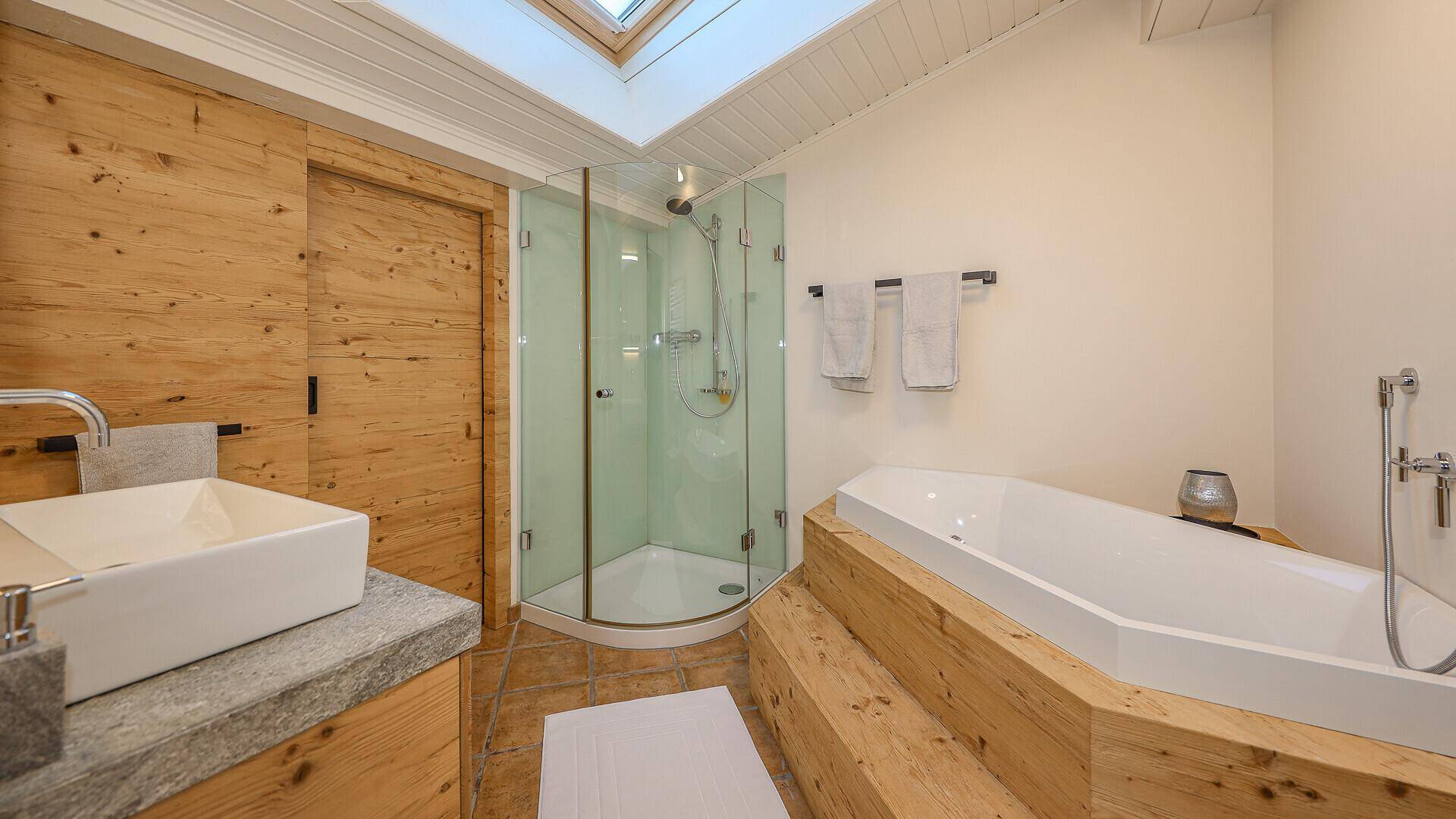 KITZIMMO-Dachgeschosswohnung mit Lift und Tiefgarage im Zentrum - Immobilien Kitzbühel.