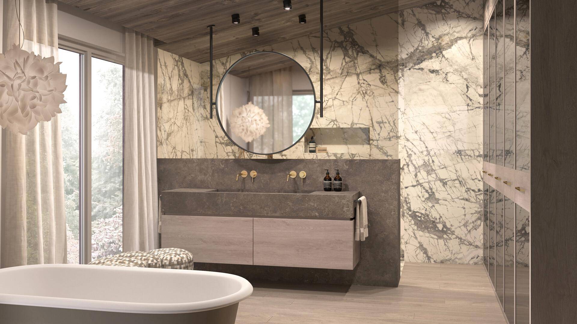 Luxuriöses Badezimmer mit Marmorwänden, Doppelwaschbecken und freistehender Badewanne.