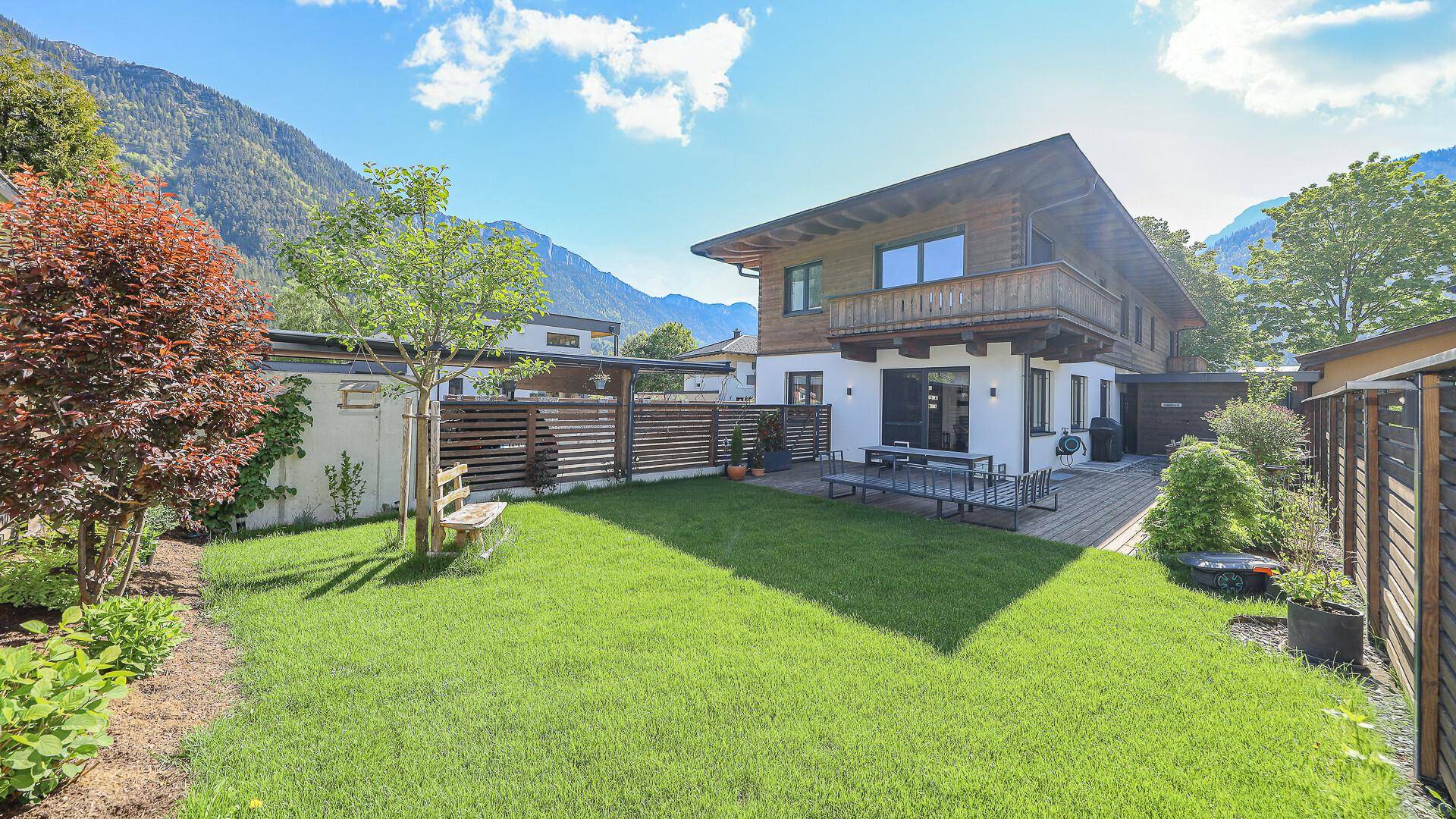 KITZIMMO-Exklusive Haushälfte in Ruhelage mit Bergblick kaufen - Immobilien Waidring.